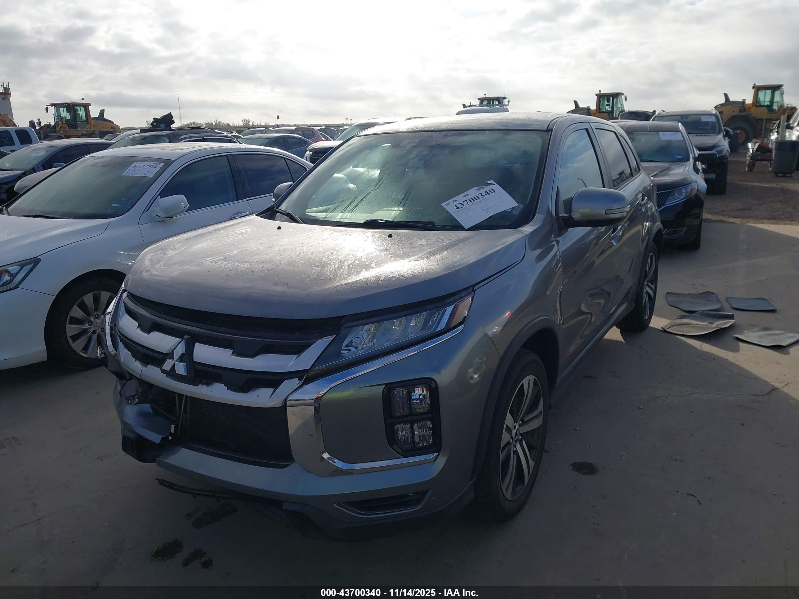 MITSUBISHI OUTLANDER image 2