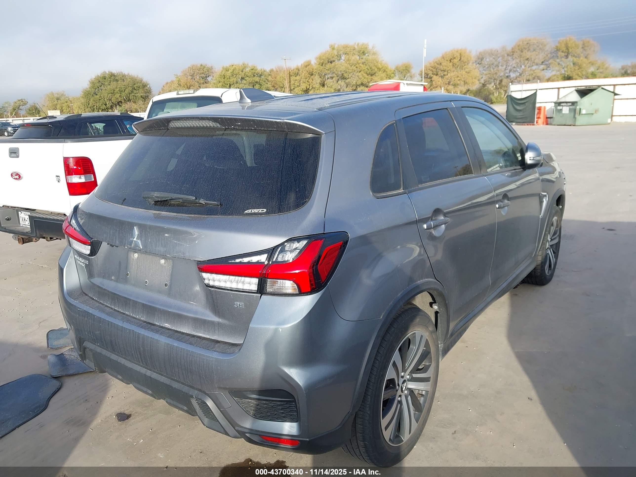MITSUBISHI OUTLANDER image 4