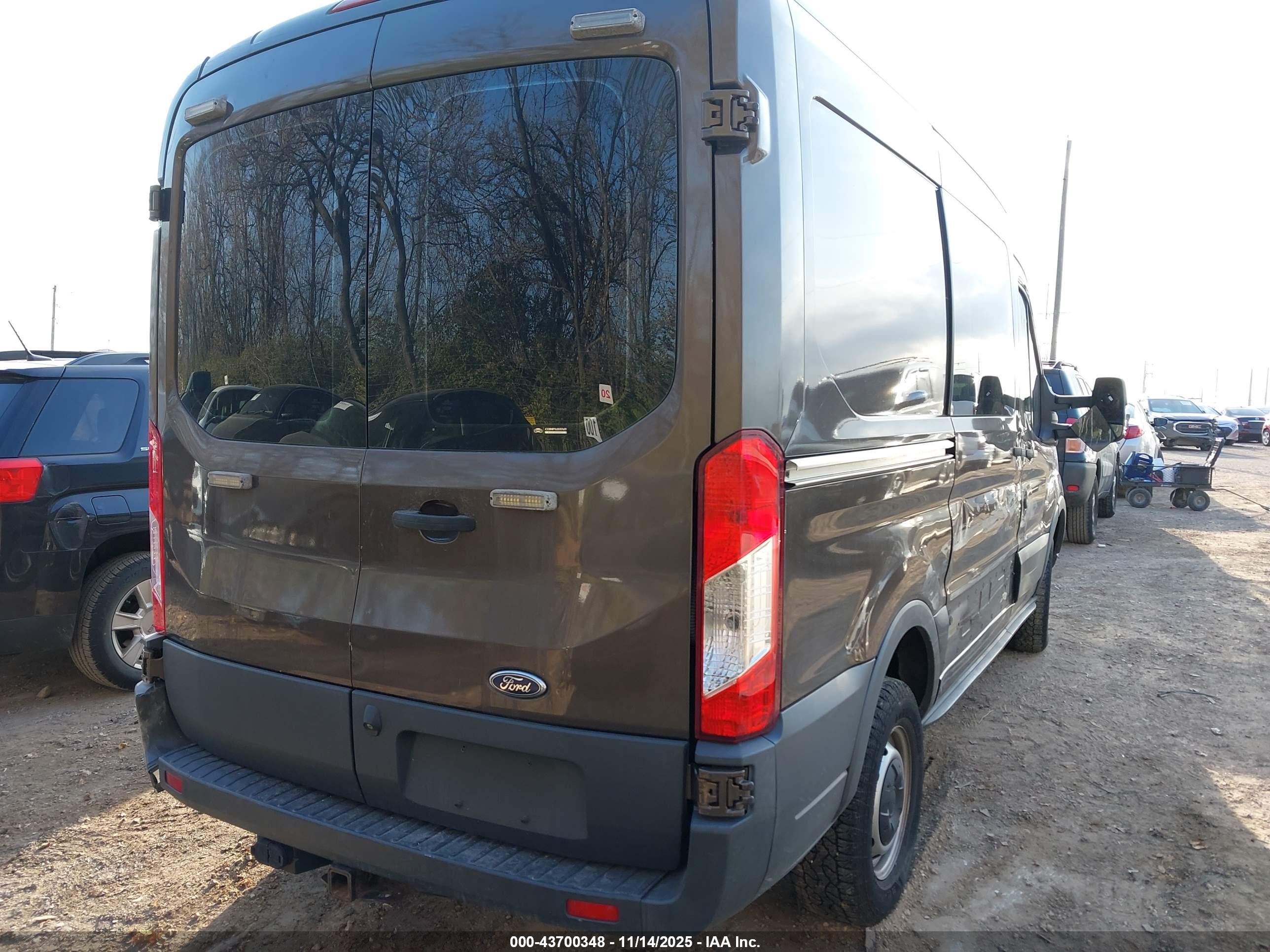 FORD TRANSIT-250 image 4