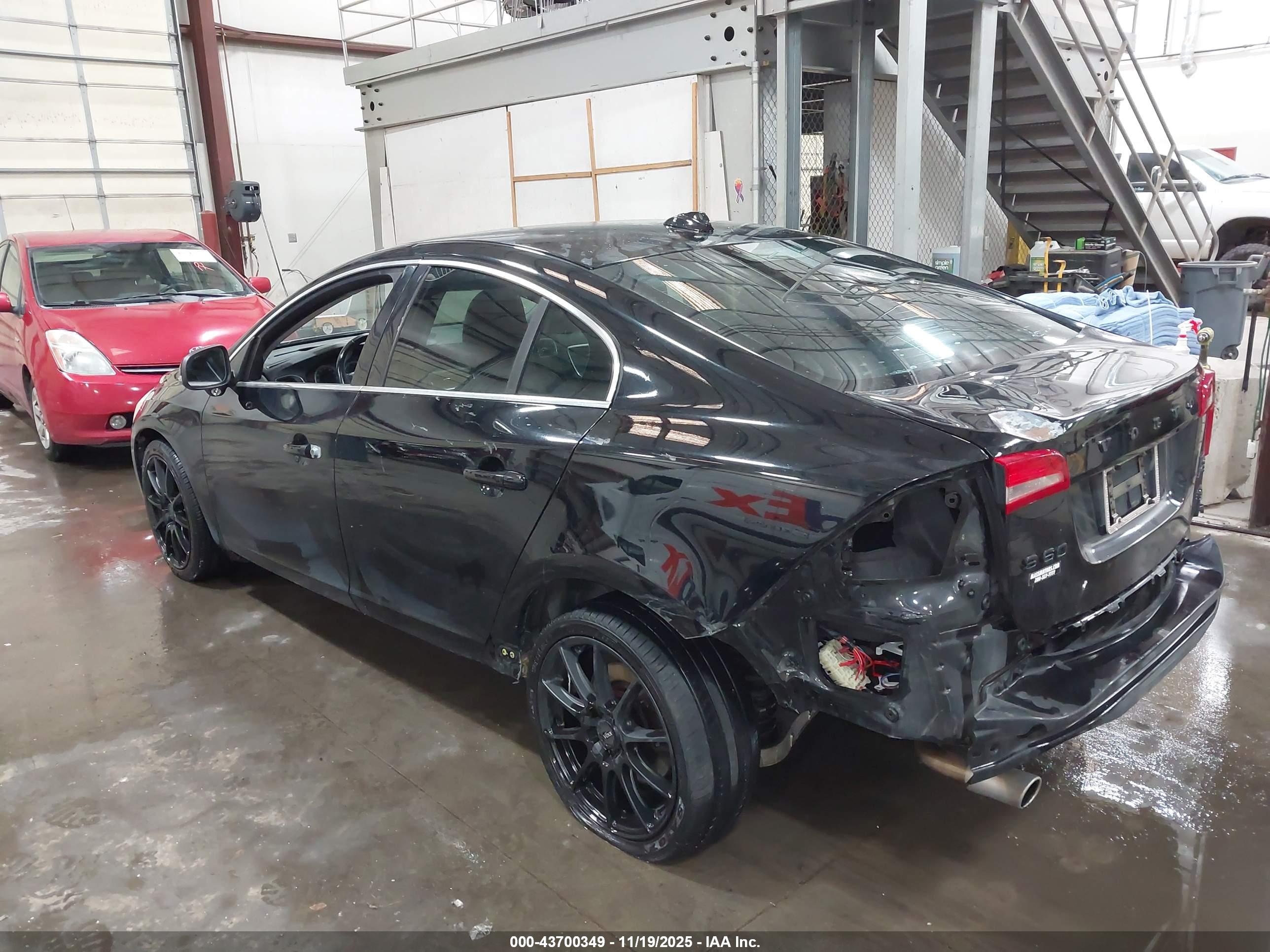 VOLVO S60 image 3