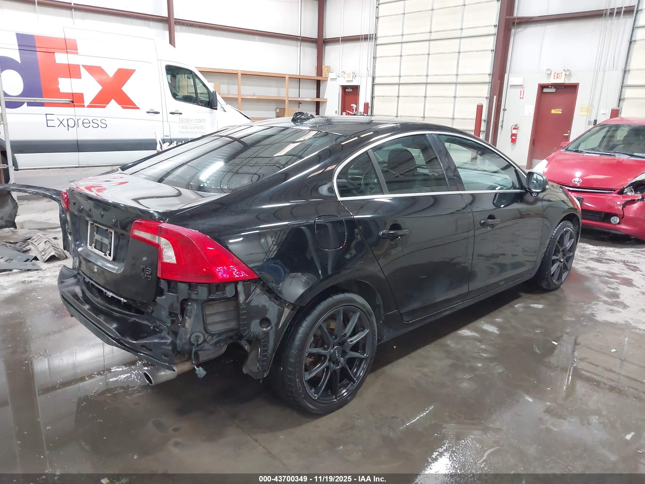 VOLVO S60 image 4