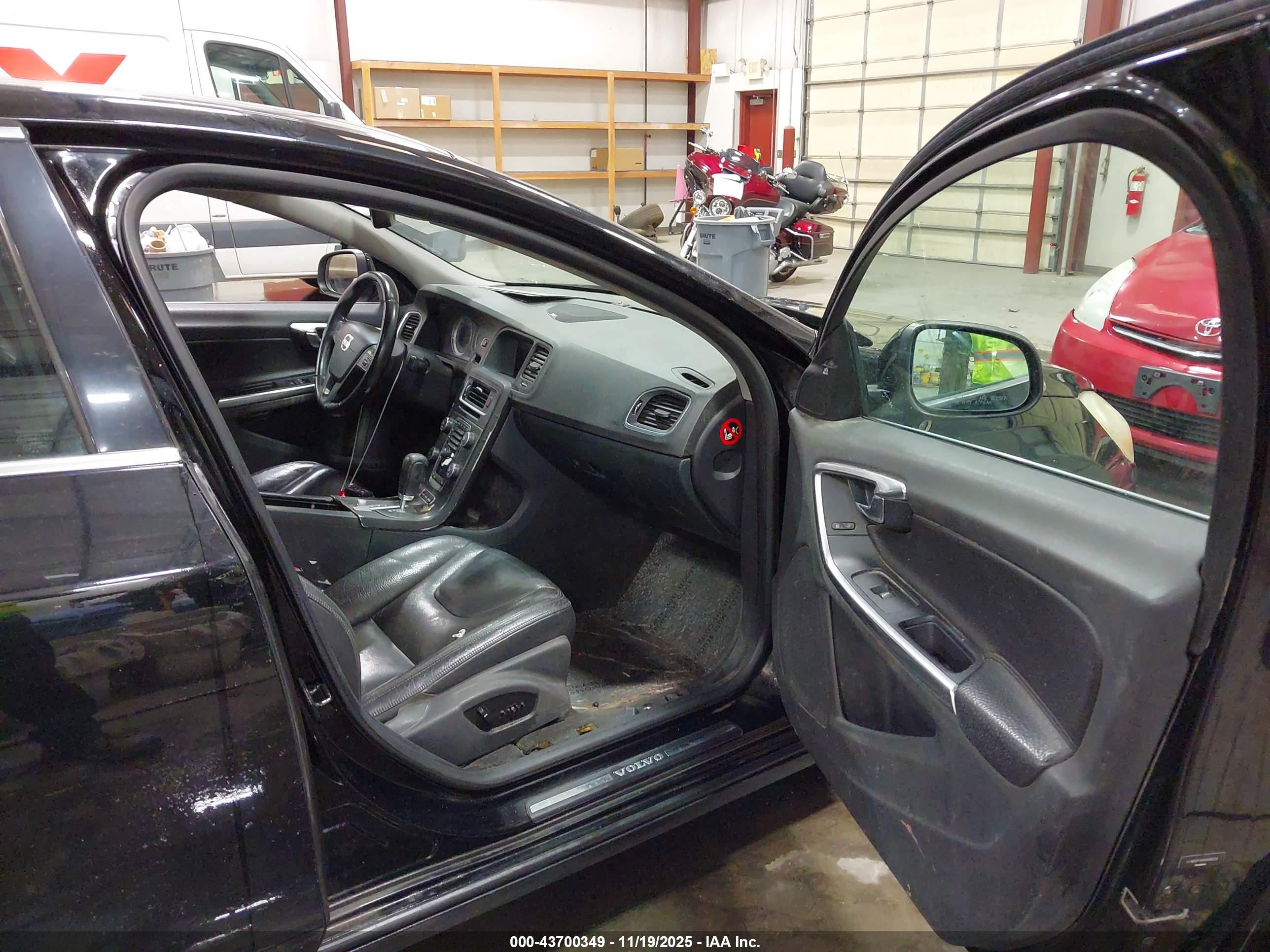 VOLVO S60 image 5