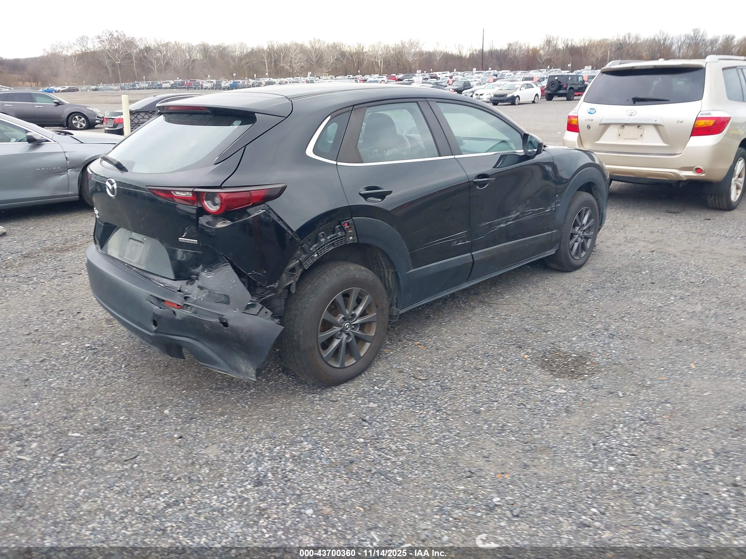 MAZDA CX-30 image 4