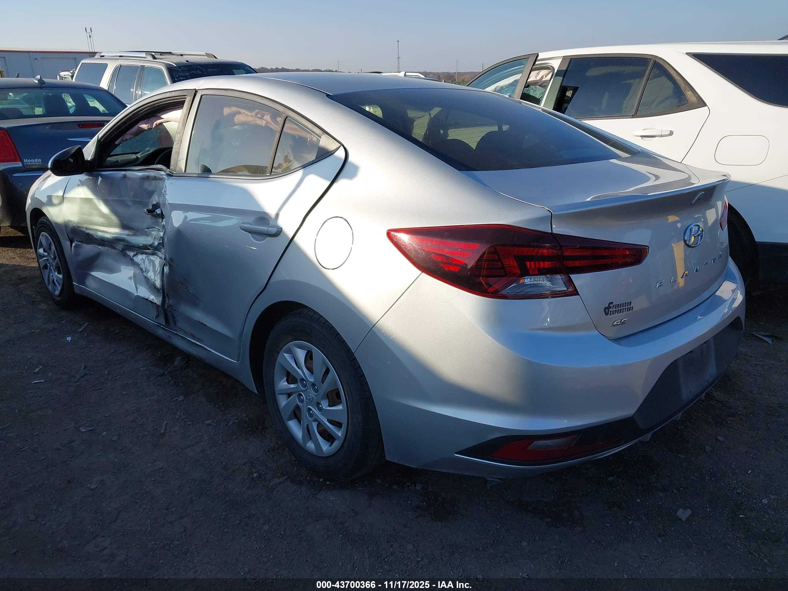 HYUNDAI ELANTRA image 3