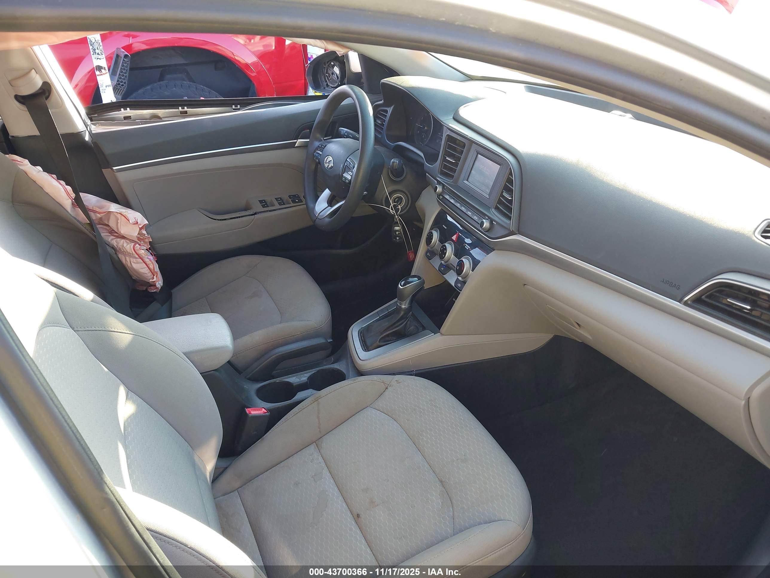 HYUNDAI ELANTRA image 5