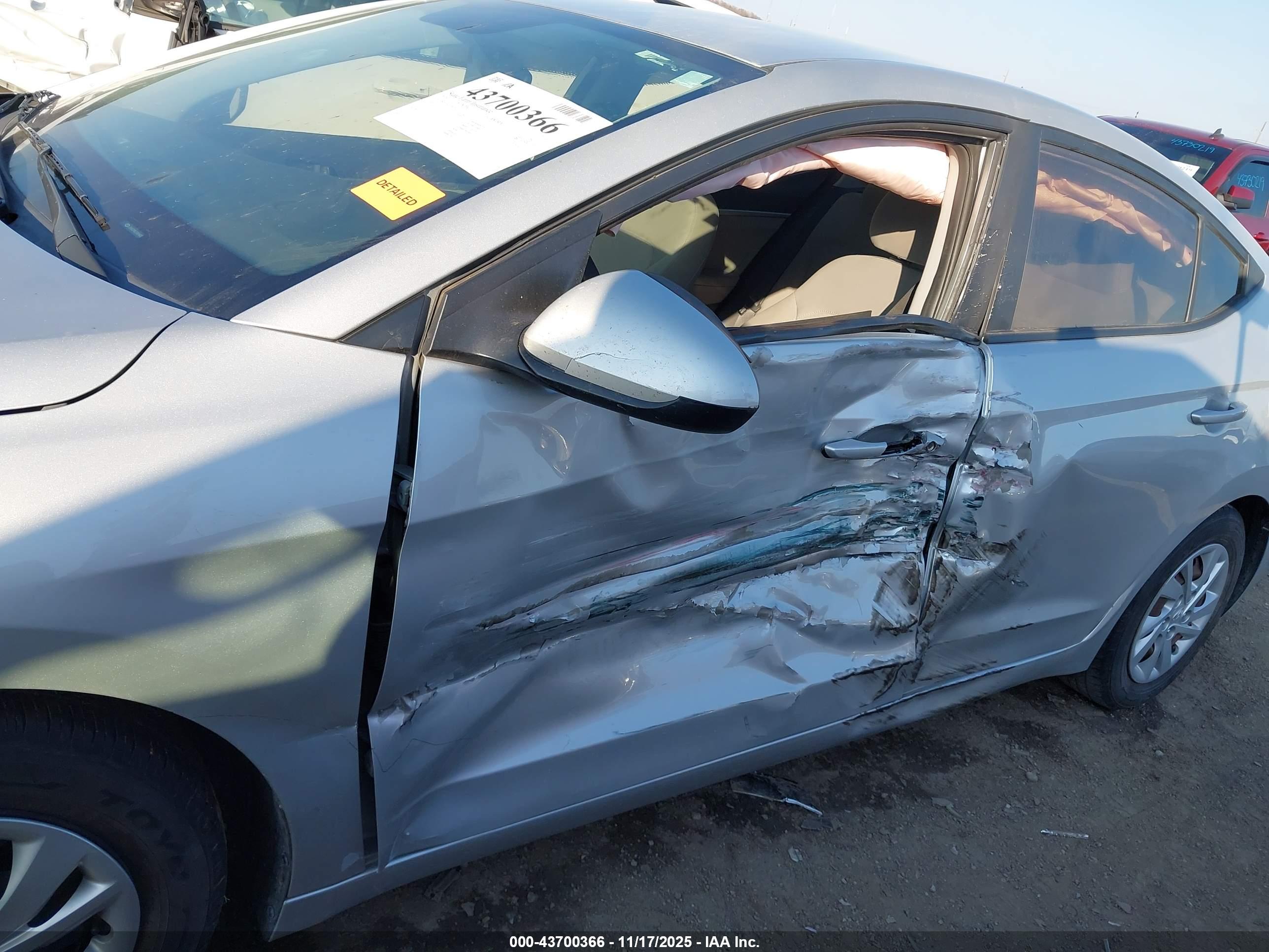 HYUNDAI ELANTRA image 6