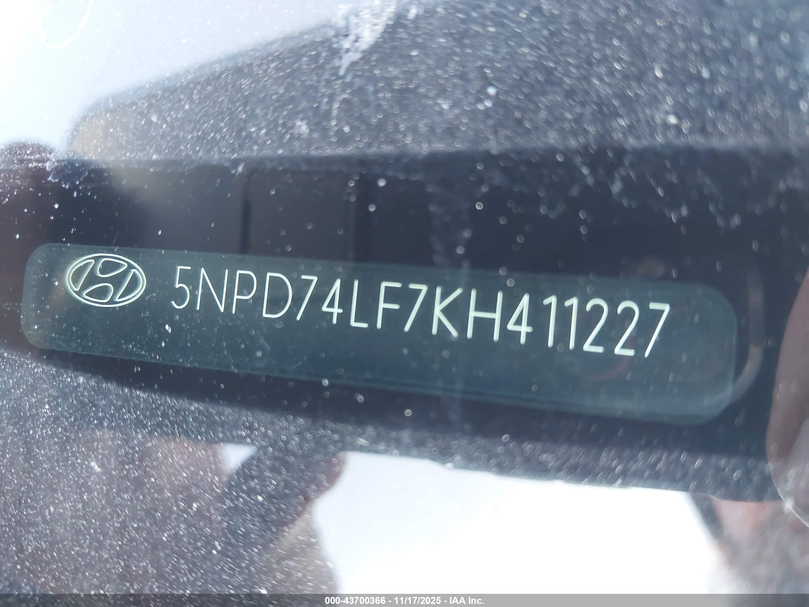 HYUNDAI ELANTRA image 9