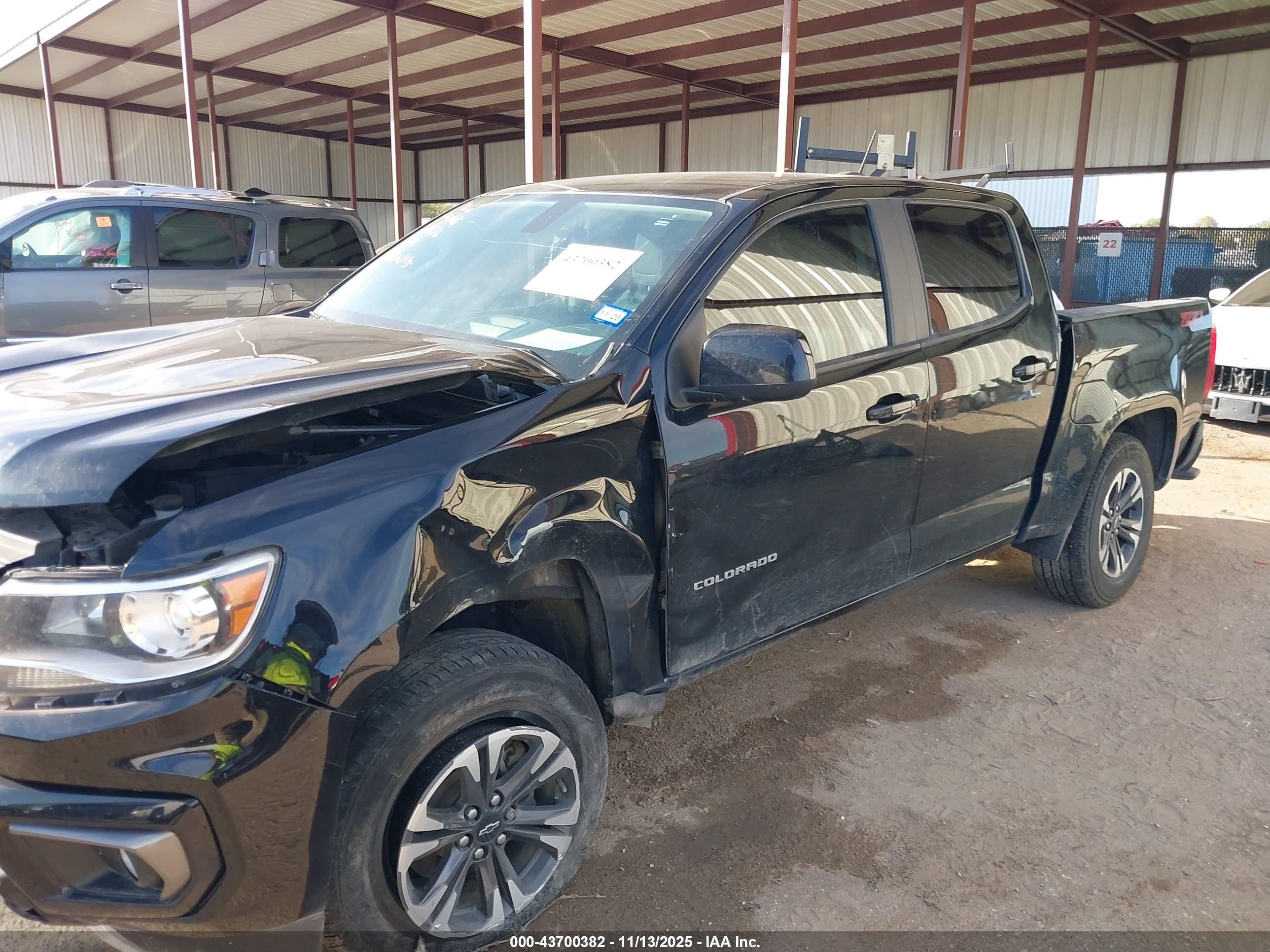 CHEVROLET COLORADO image 2