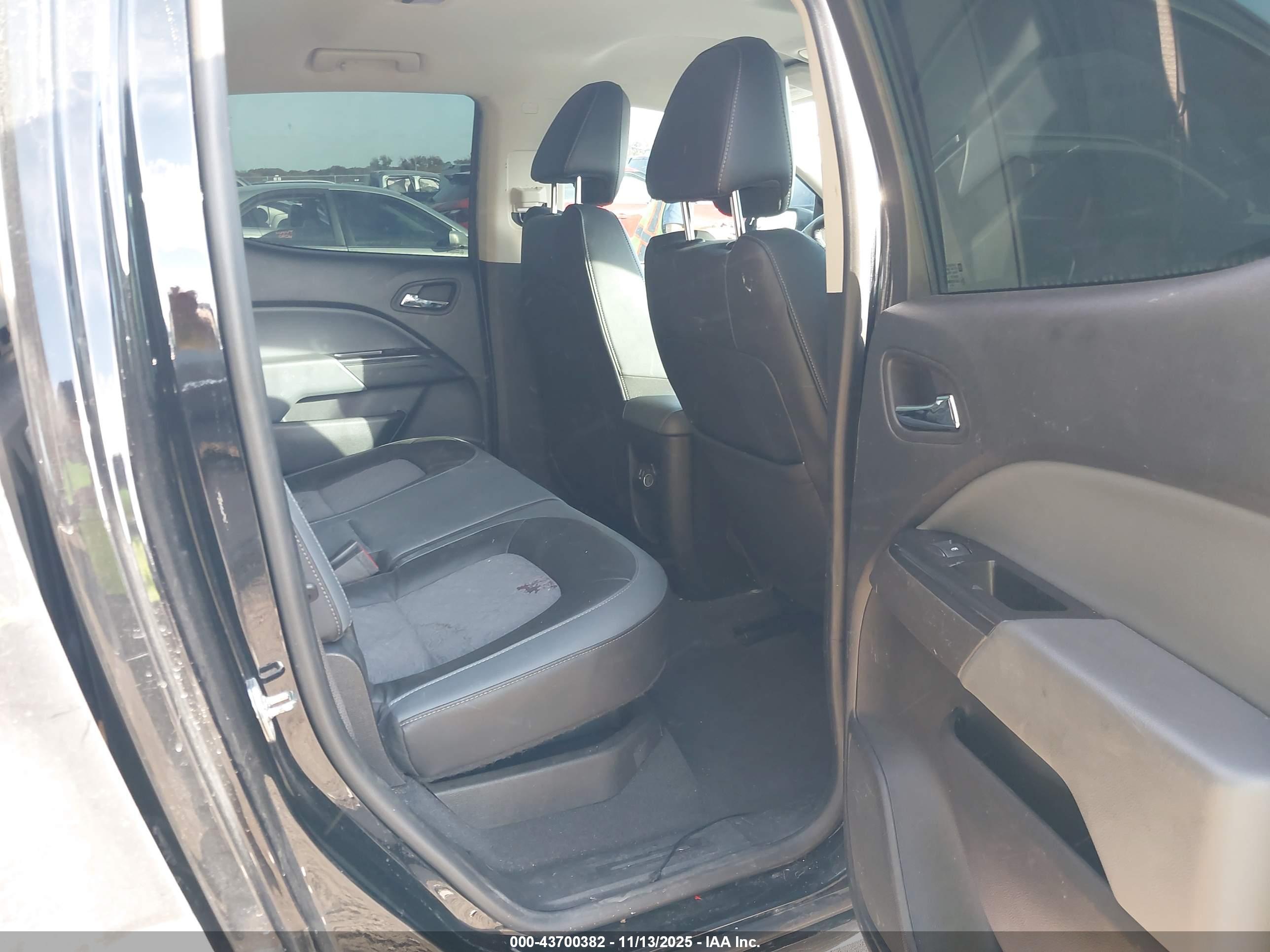 CHEVROLET COLORADO image 8