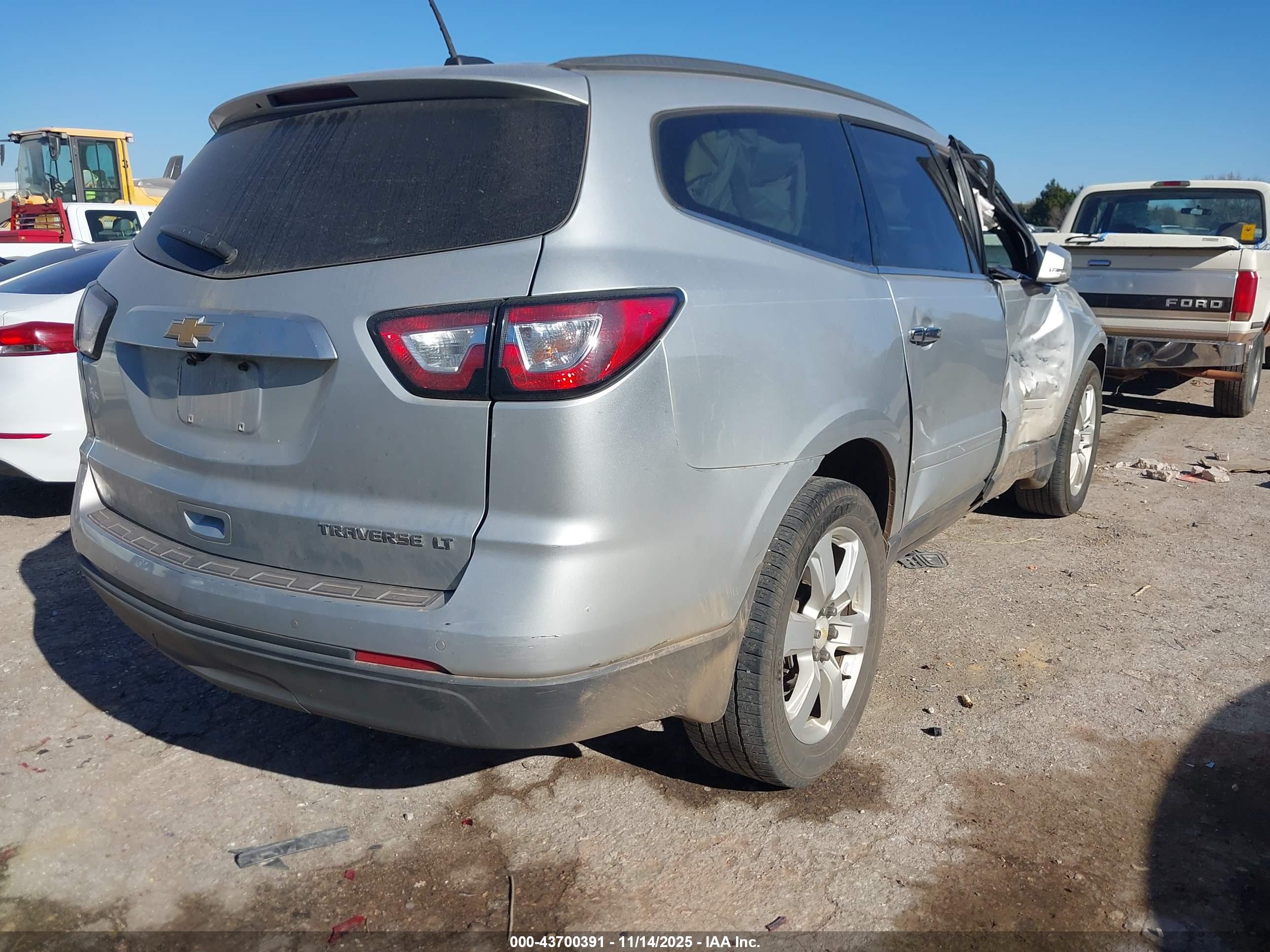 CHEVROLET TRAVERSE image 4