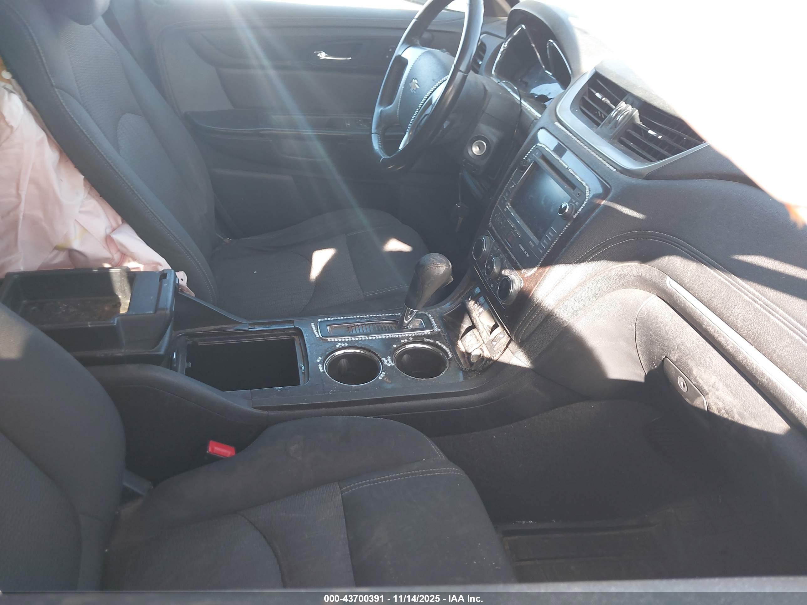 CHEVROLET TRAVERSE image 5