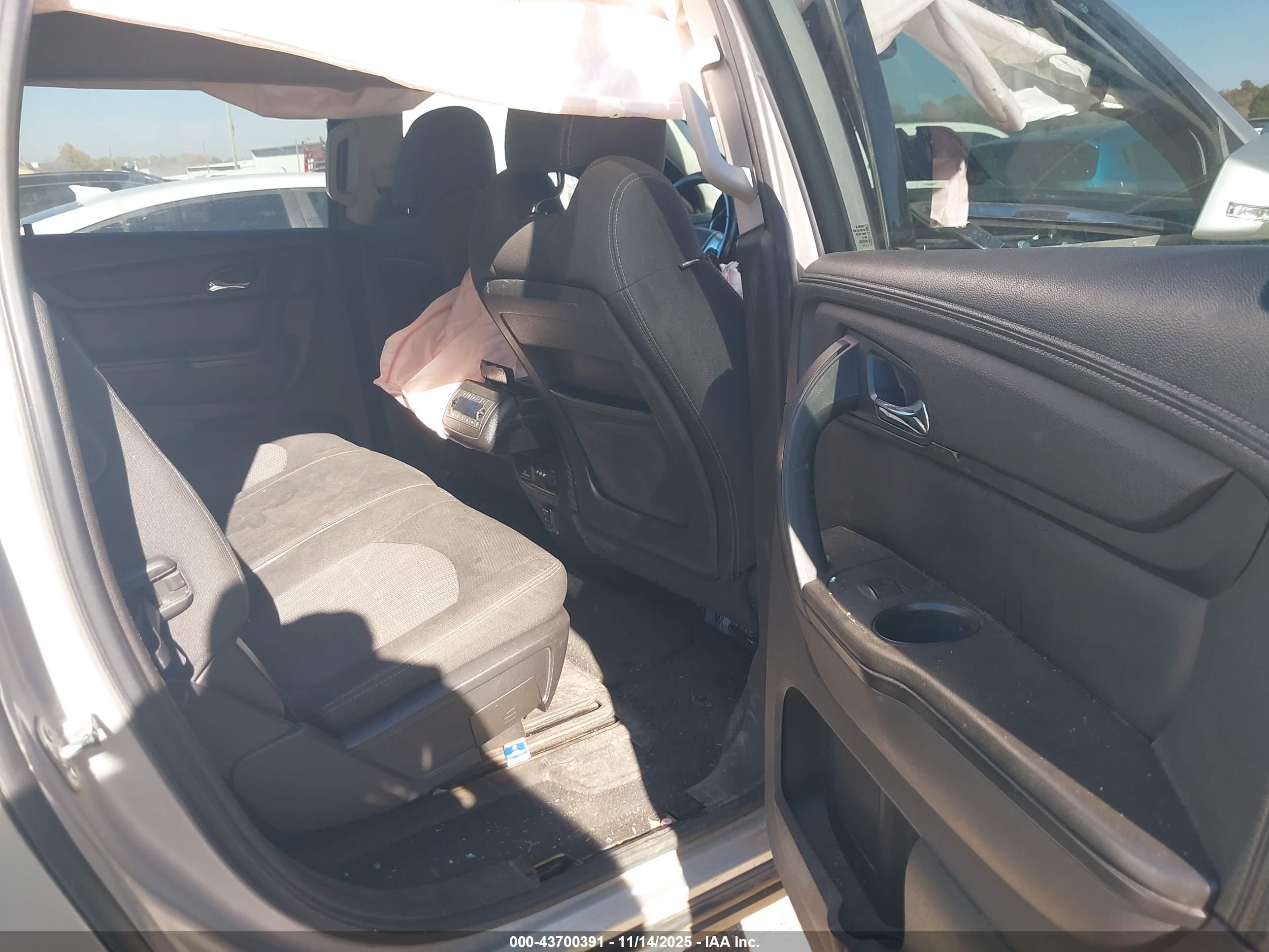 CHEVROLET TRAVERSE image 8