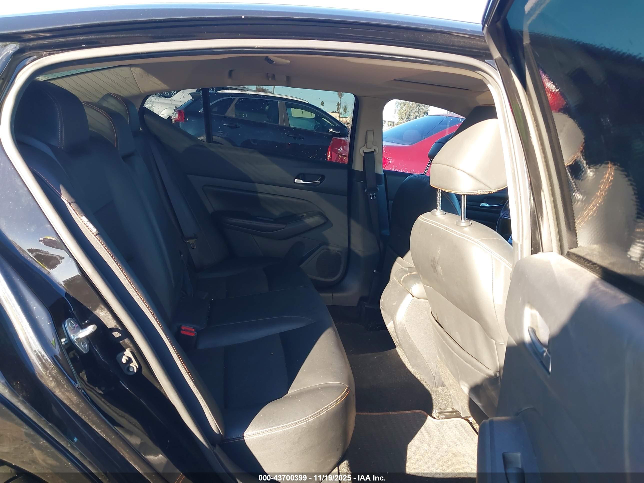 NISSAN ALTIMA image 8