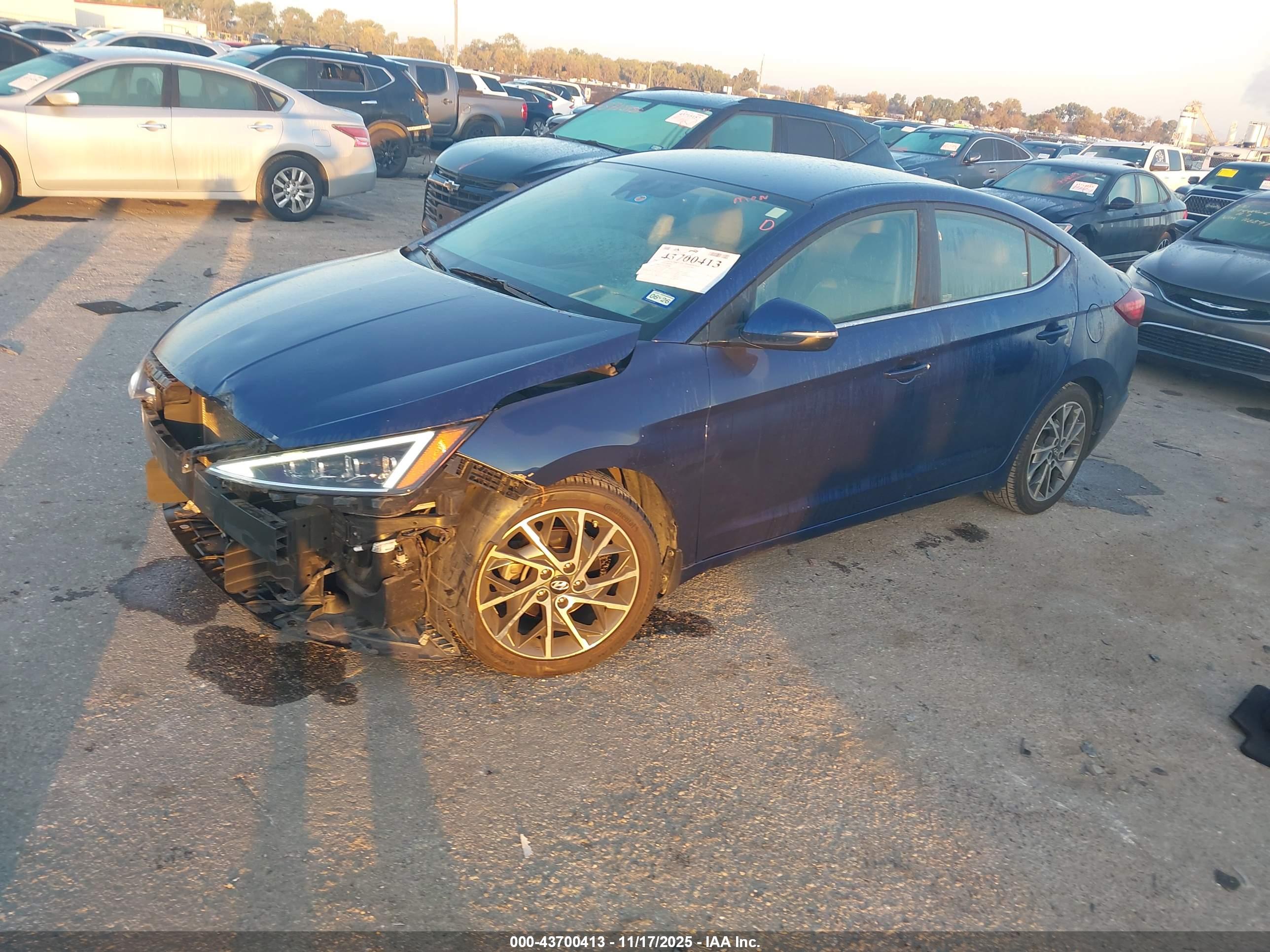 HYUNDAI ELANTRA image 2