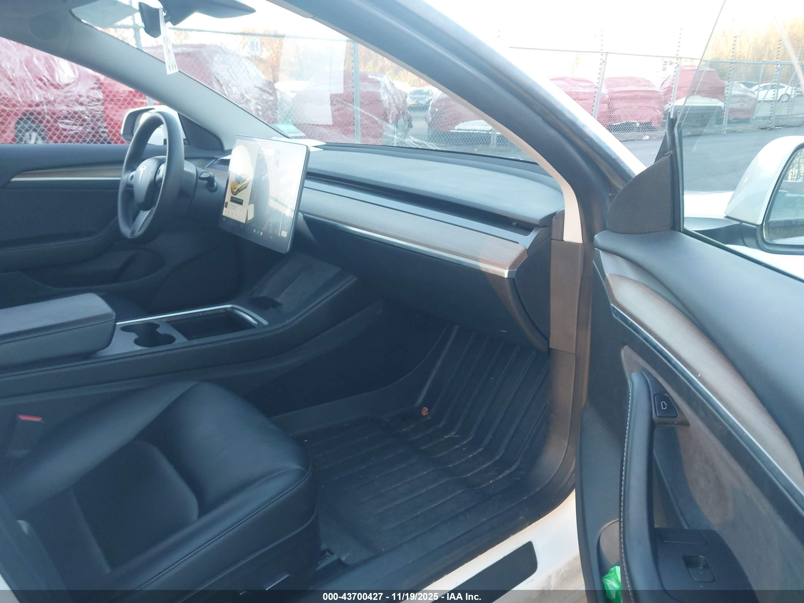 TESLA MODEL image 5
