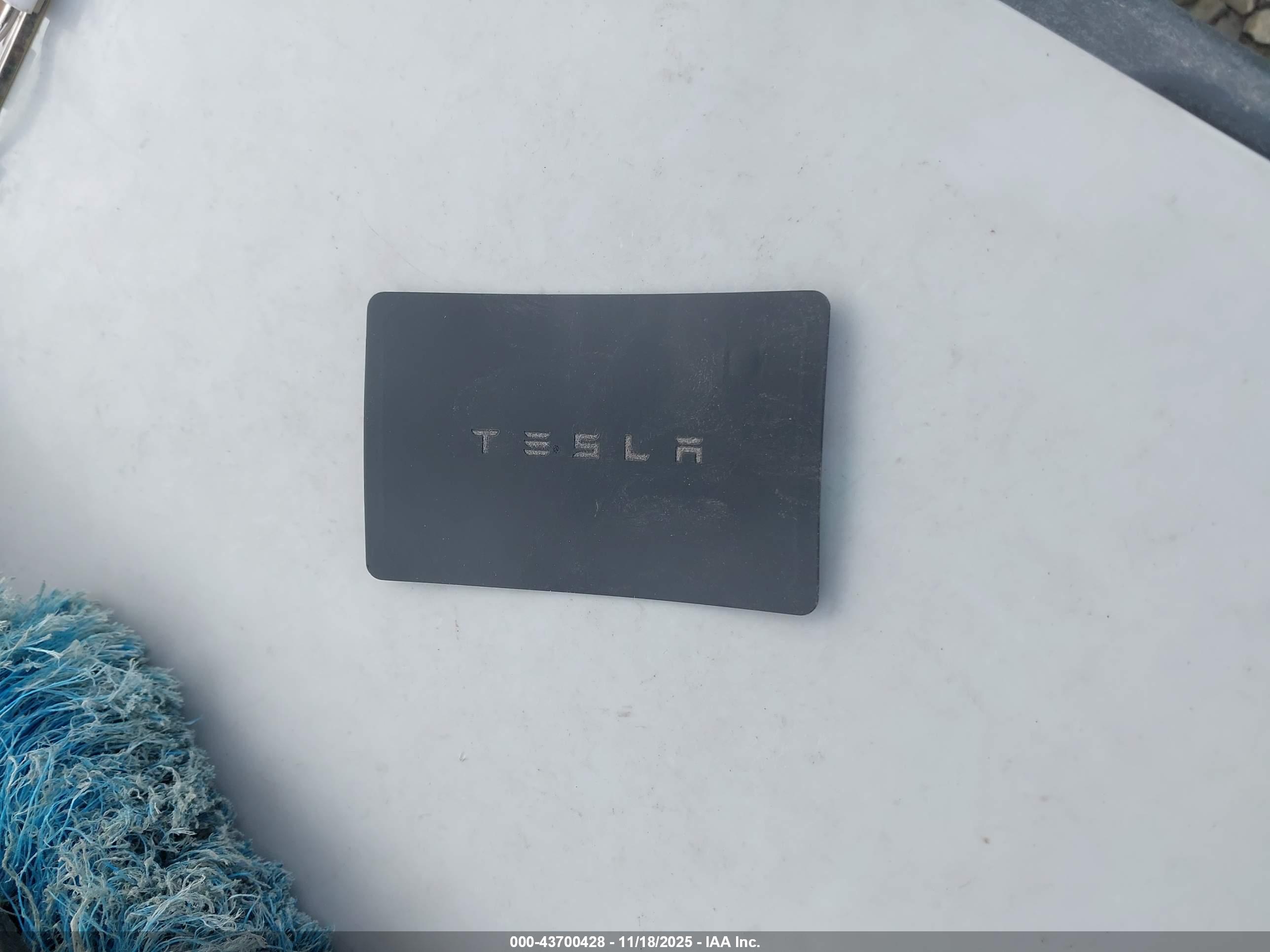 TESLA MODEL image 11