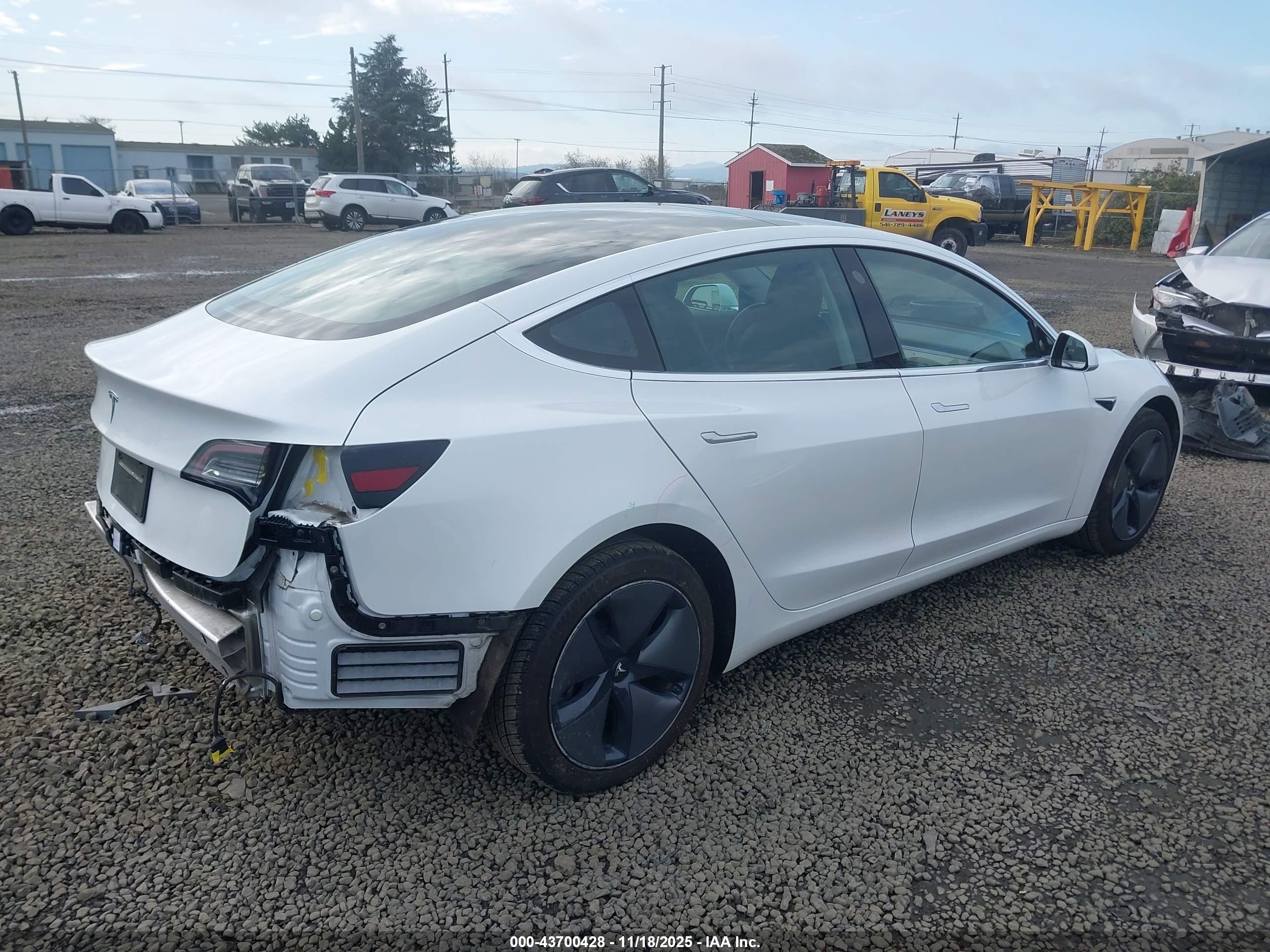TESLA MODEL image 4