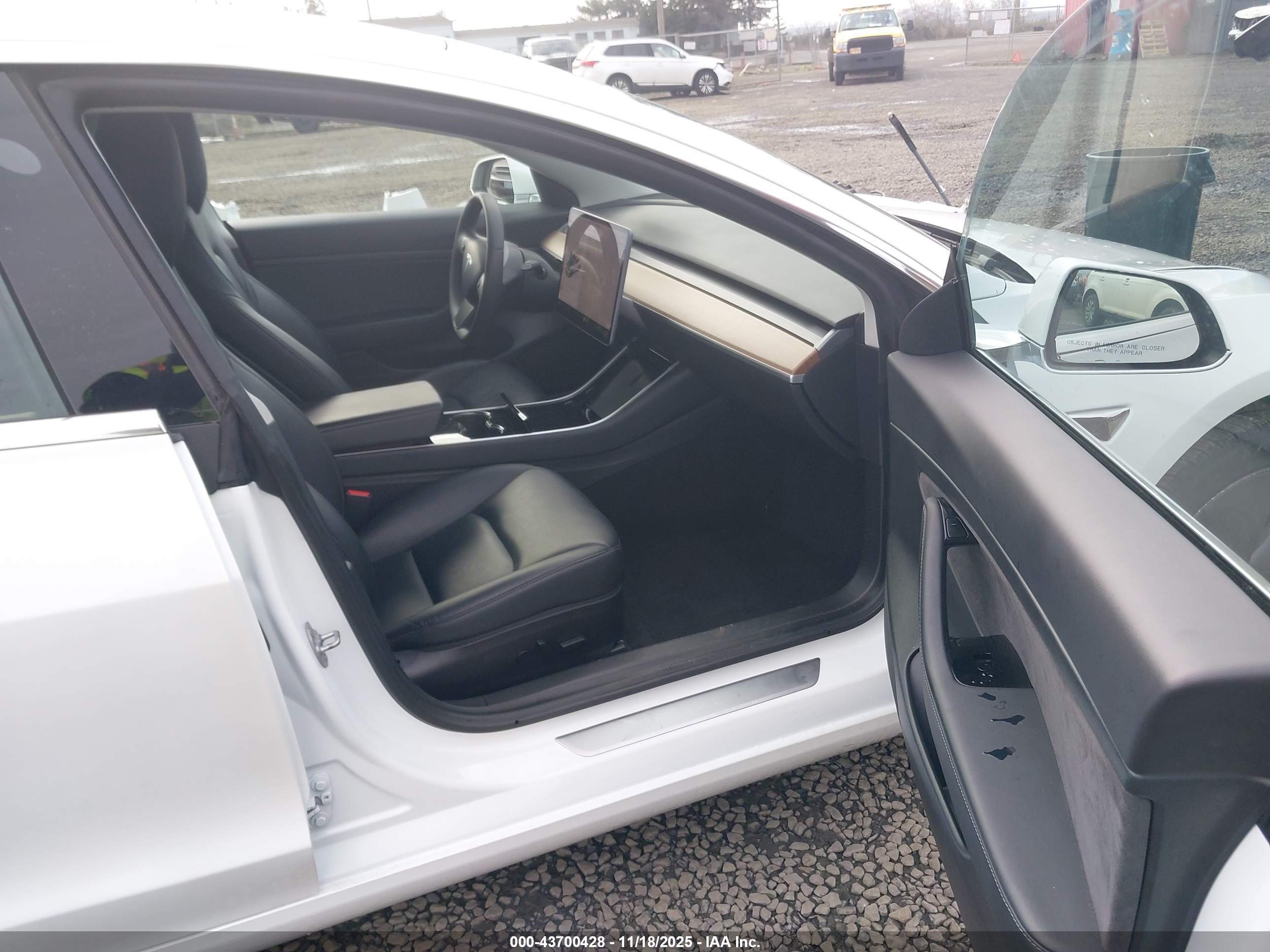 TESLA MODEL image 5