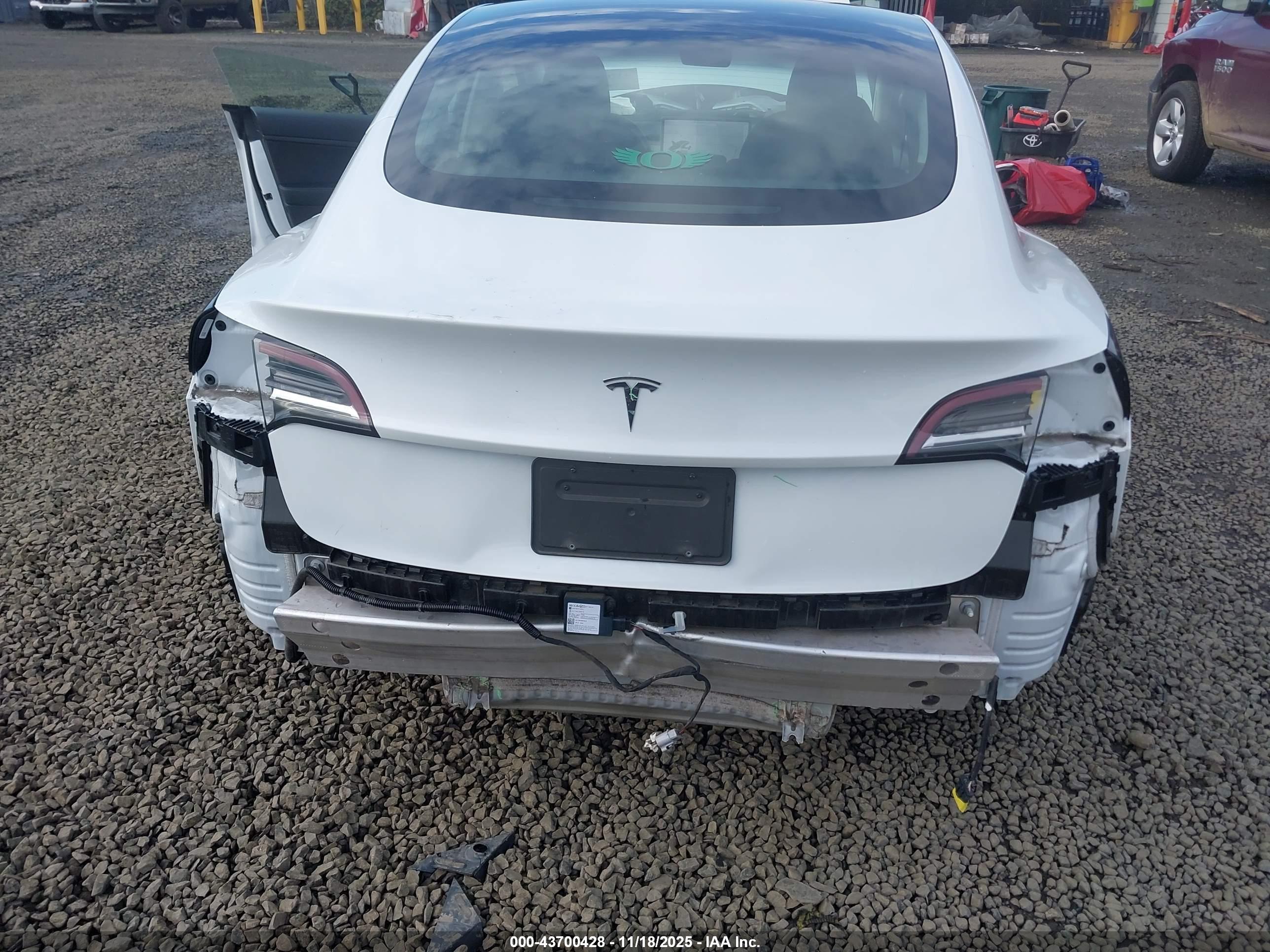 TESLA MODEL image 6
