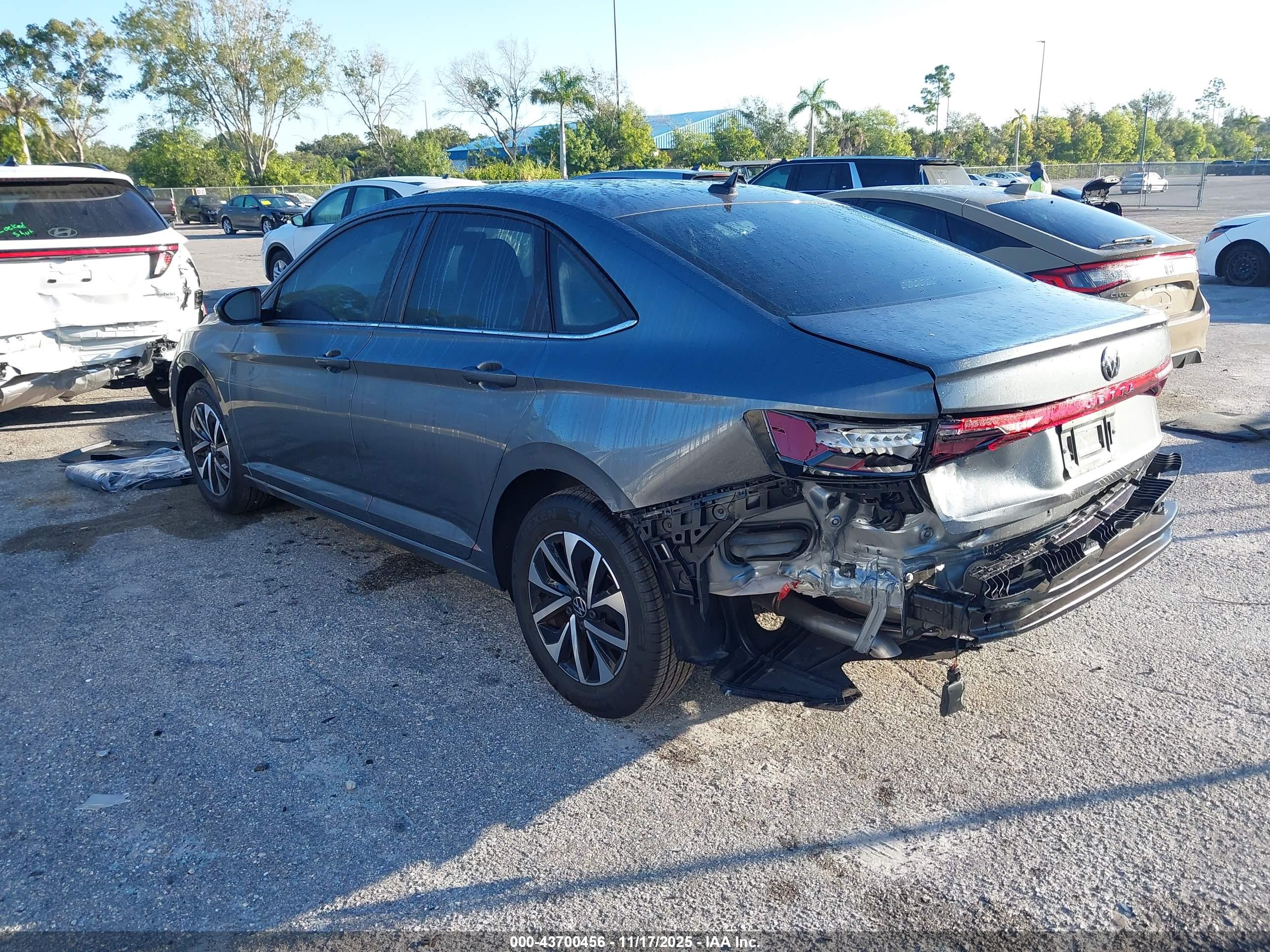 VOLKSWAGEN JETTA image 3