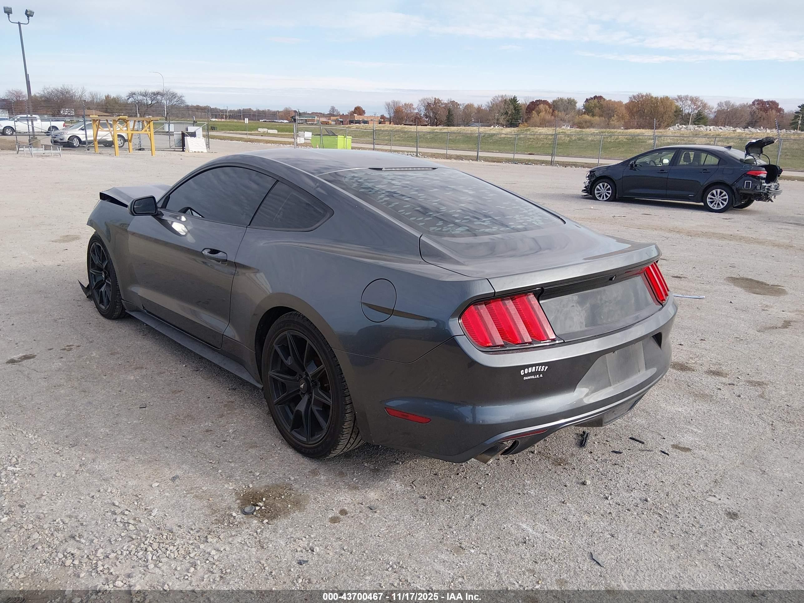 FORD MUSTANG image 3