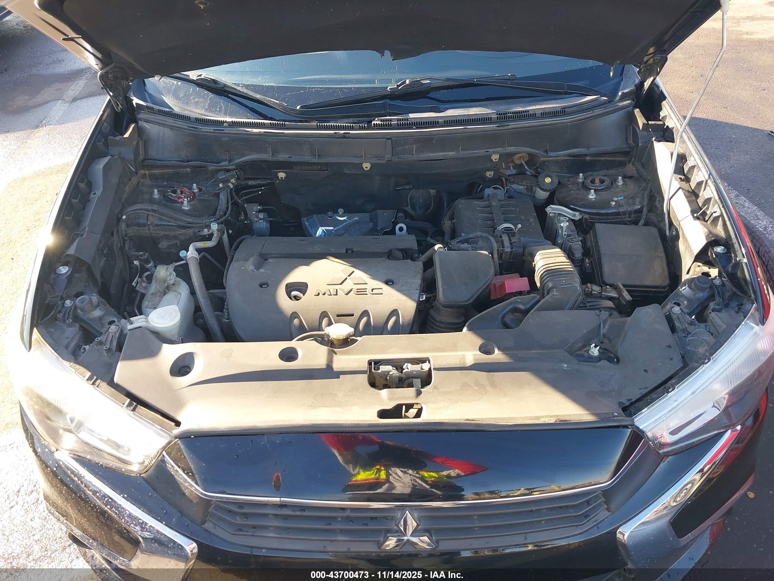 MITSUBISHI OUTLANDER image 10