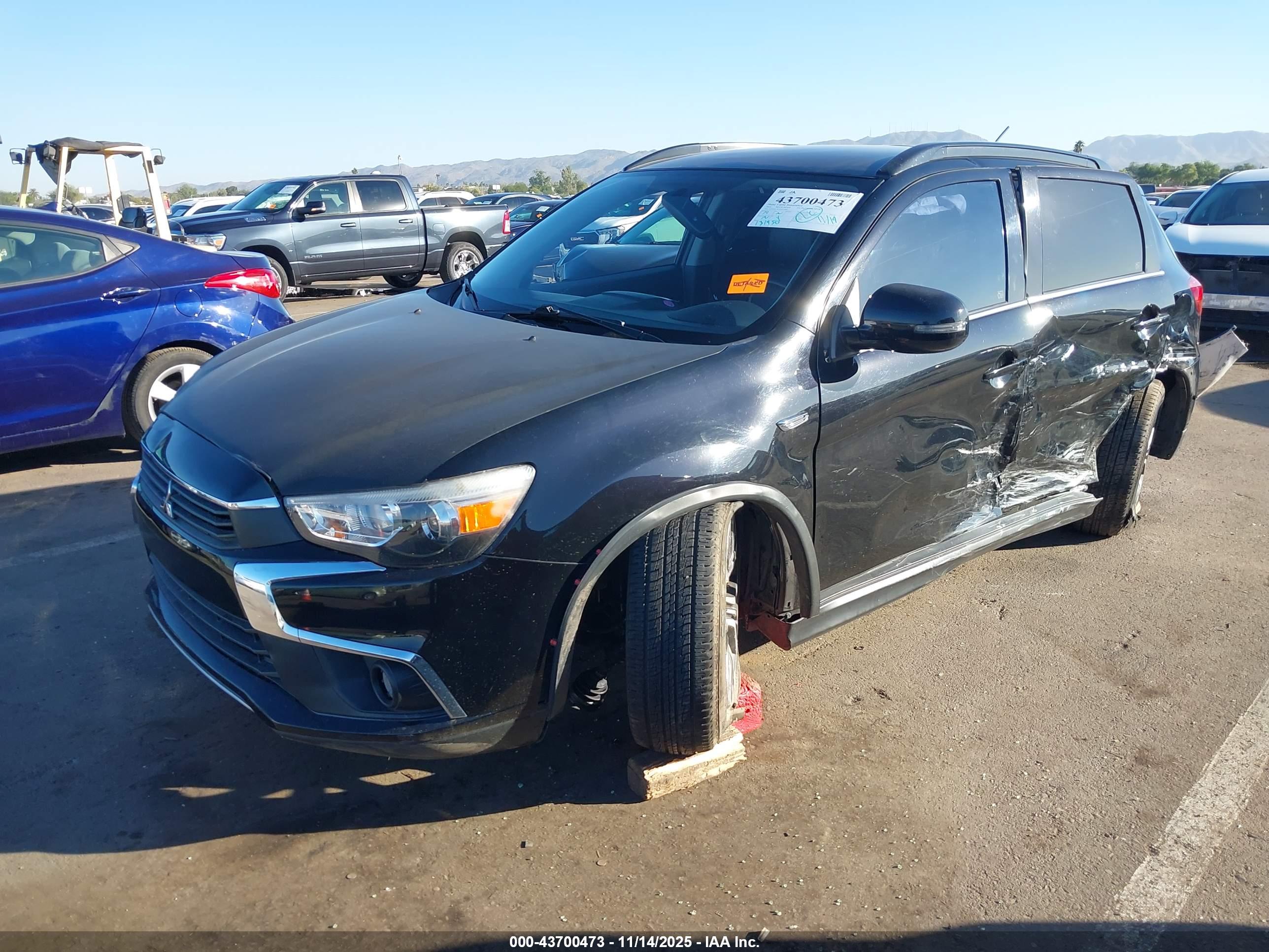 MITSUBISHI OUTLANDER image 2
