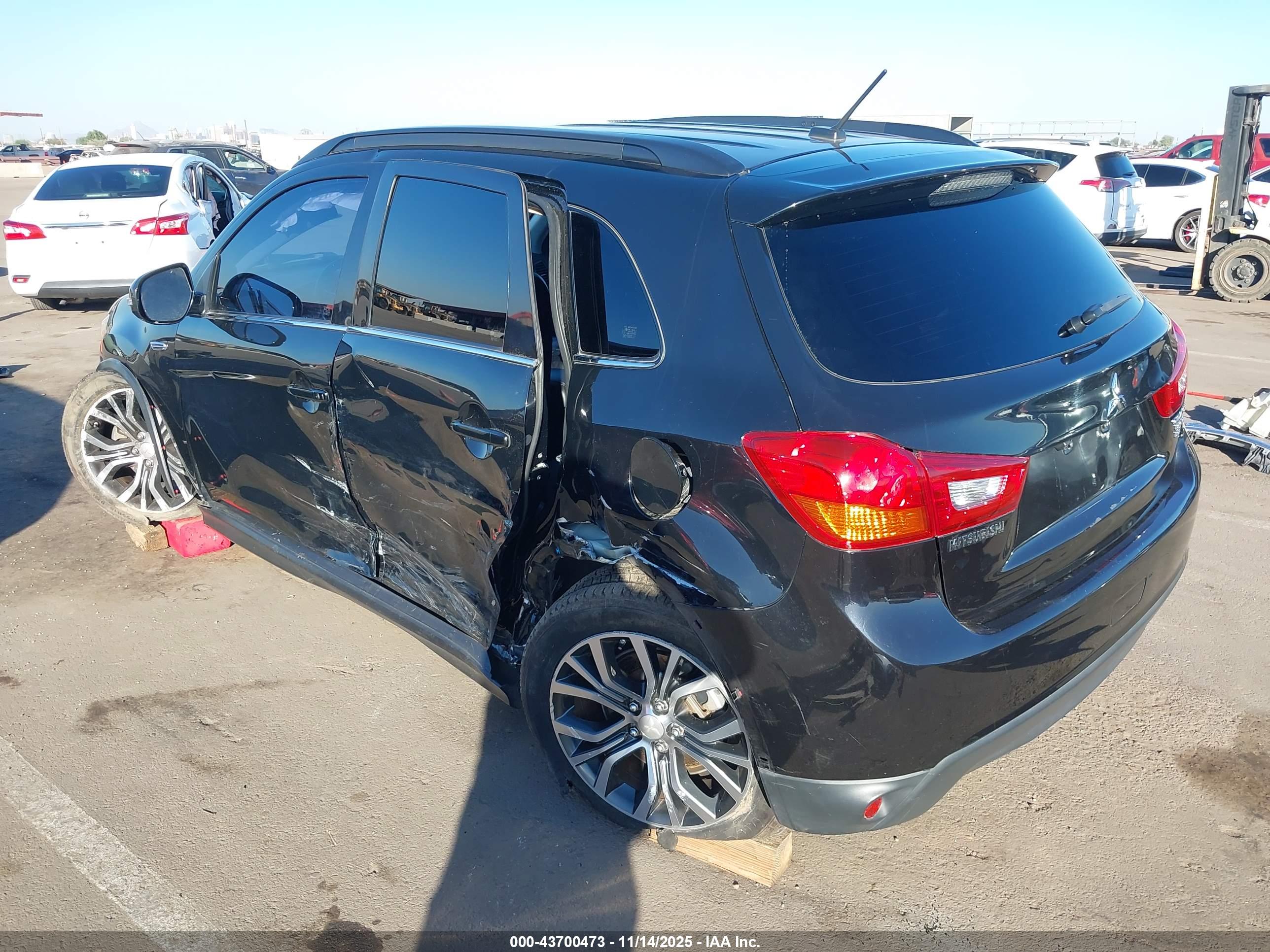 MITSUBISHI OUTLANDER image 3