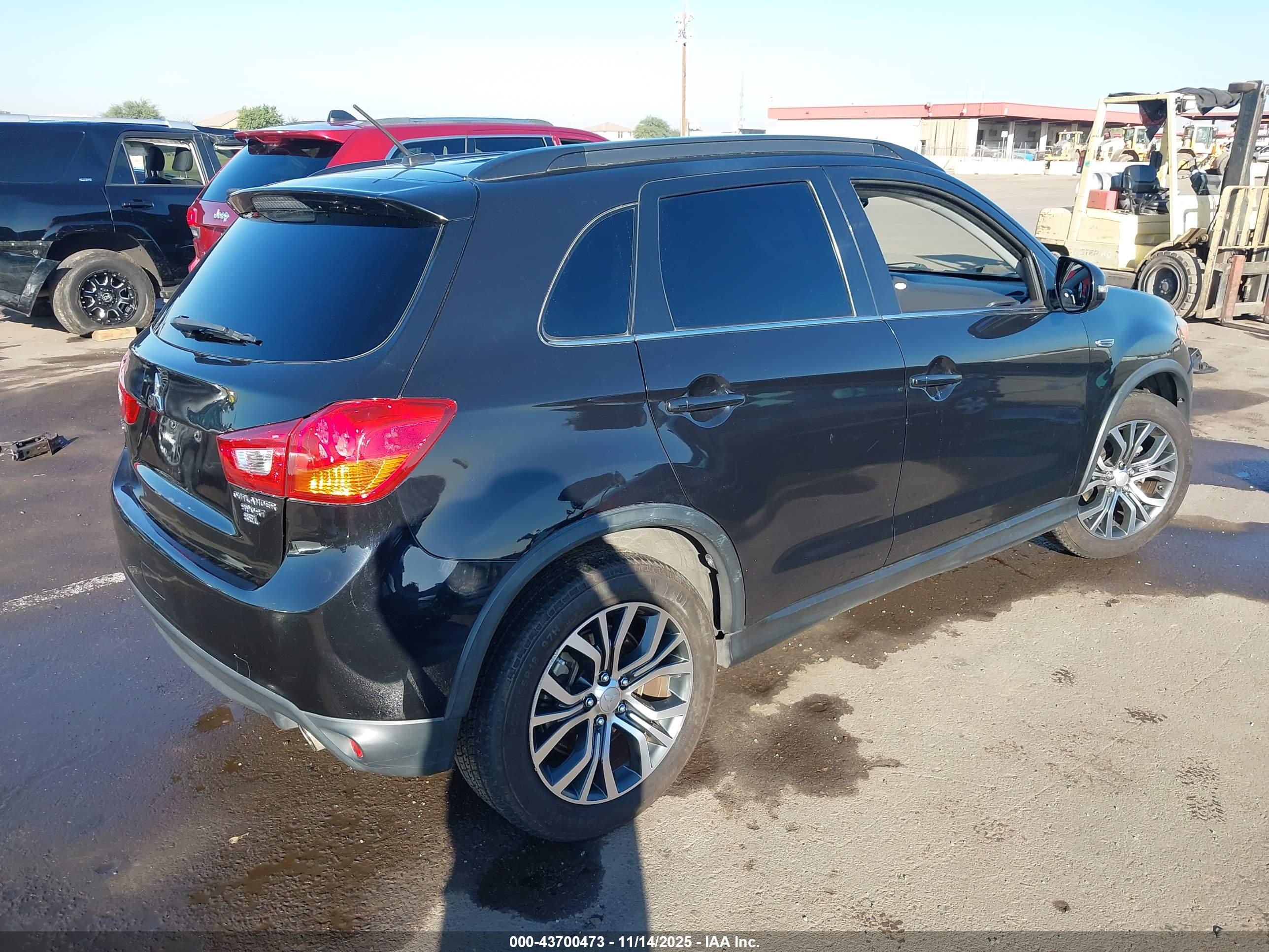 MITSUBISHI OUTLANDER image 4