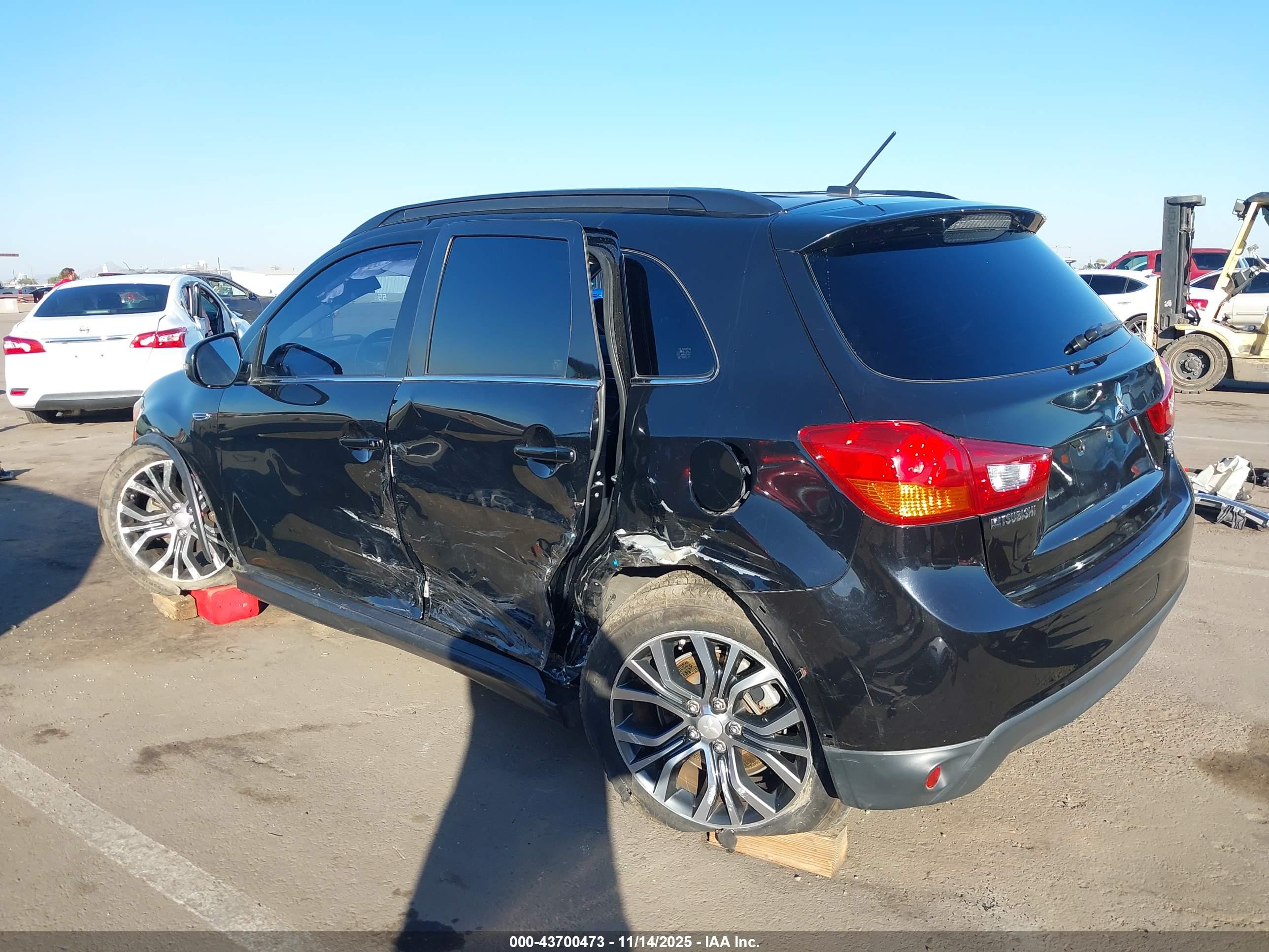 MITSUBISHI OUTLANDER image 6
