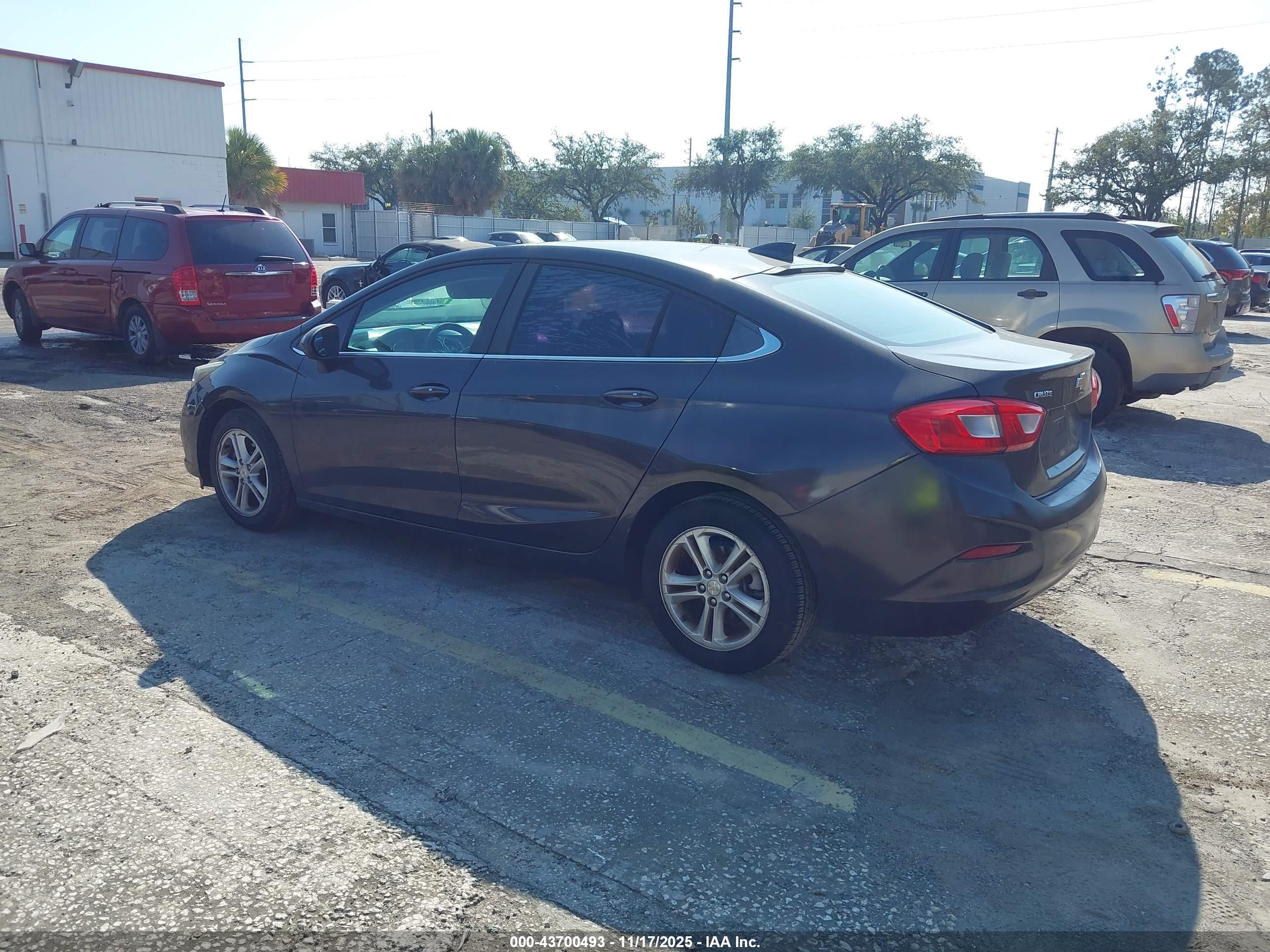 CHEVROLET CRUZE image 3