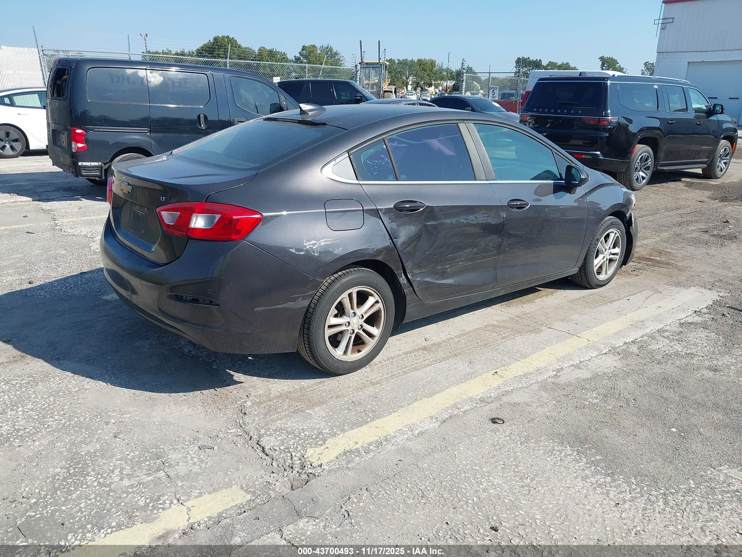 CHEVROLET CRUZE image 4