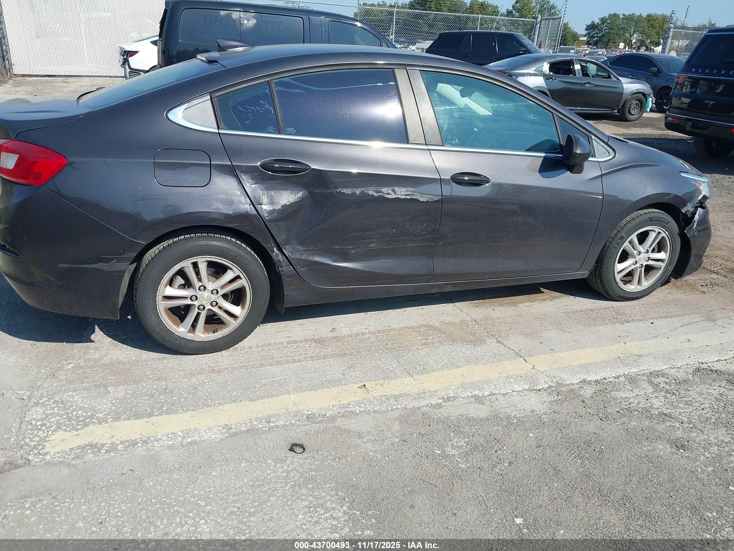 CHEVROLET CRUZE image 6