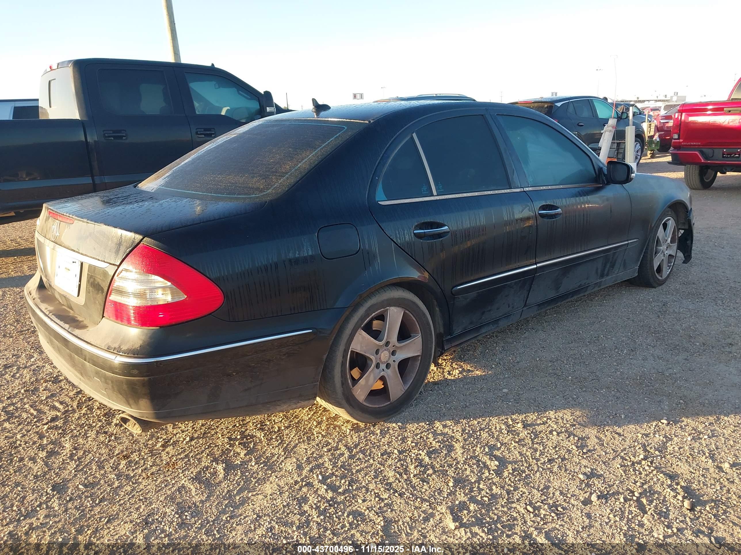 MERCEDES-BENZ E image 4