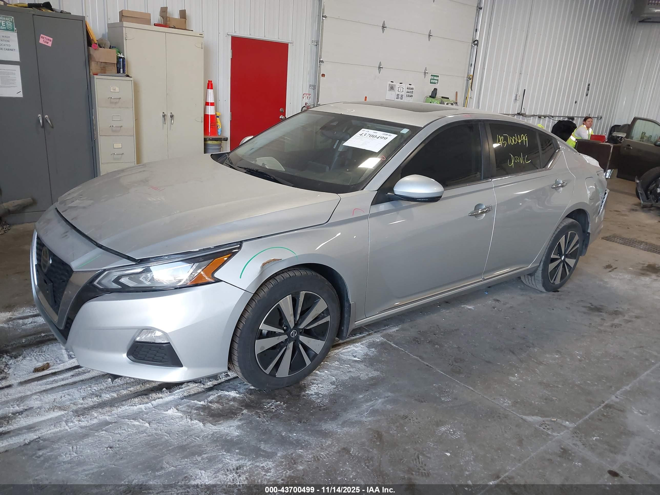 NISSAN ALTIMA image 2