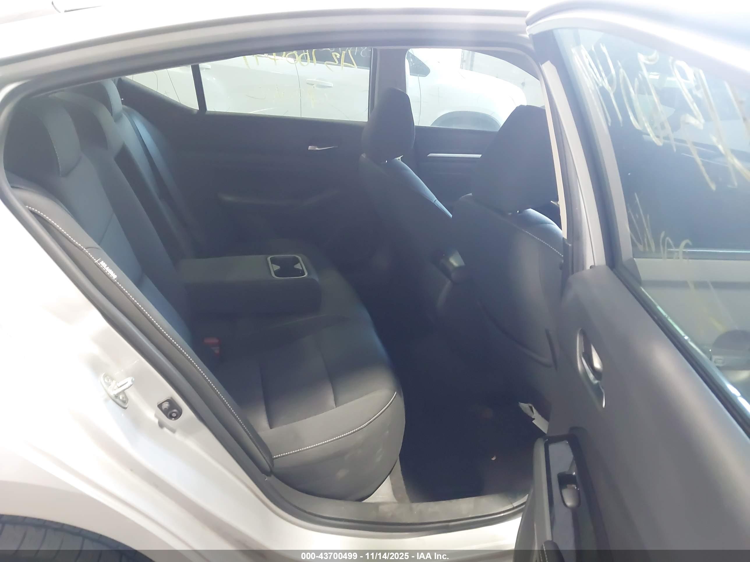 NISSAN ALTIMA image 8