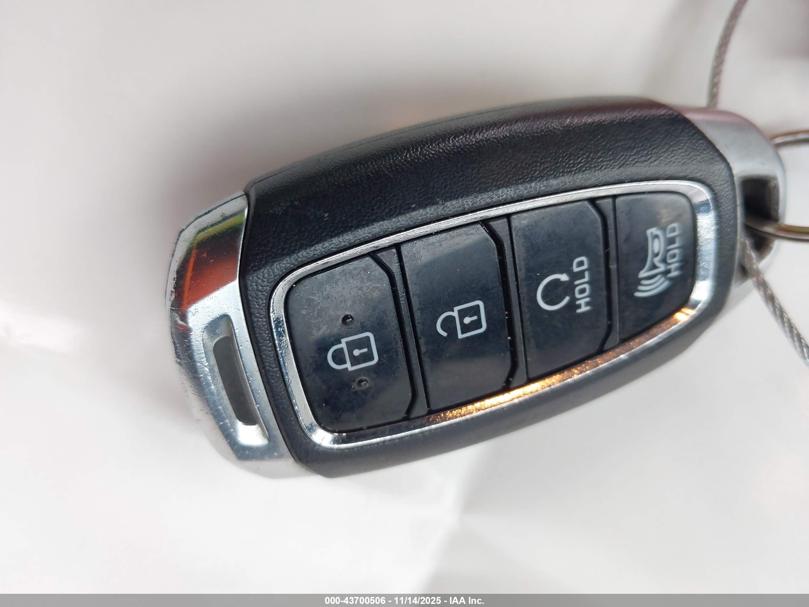 HYUNDAI KONA image 11