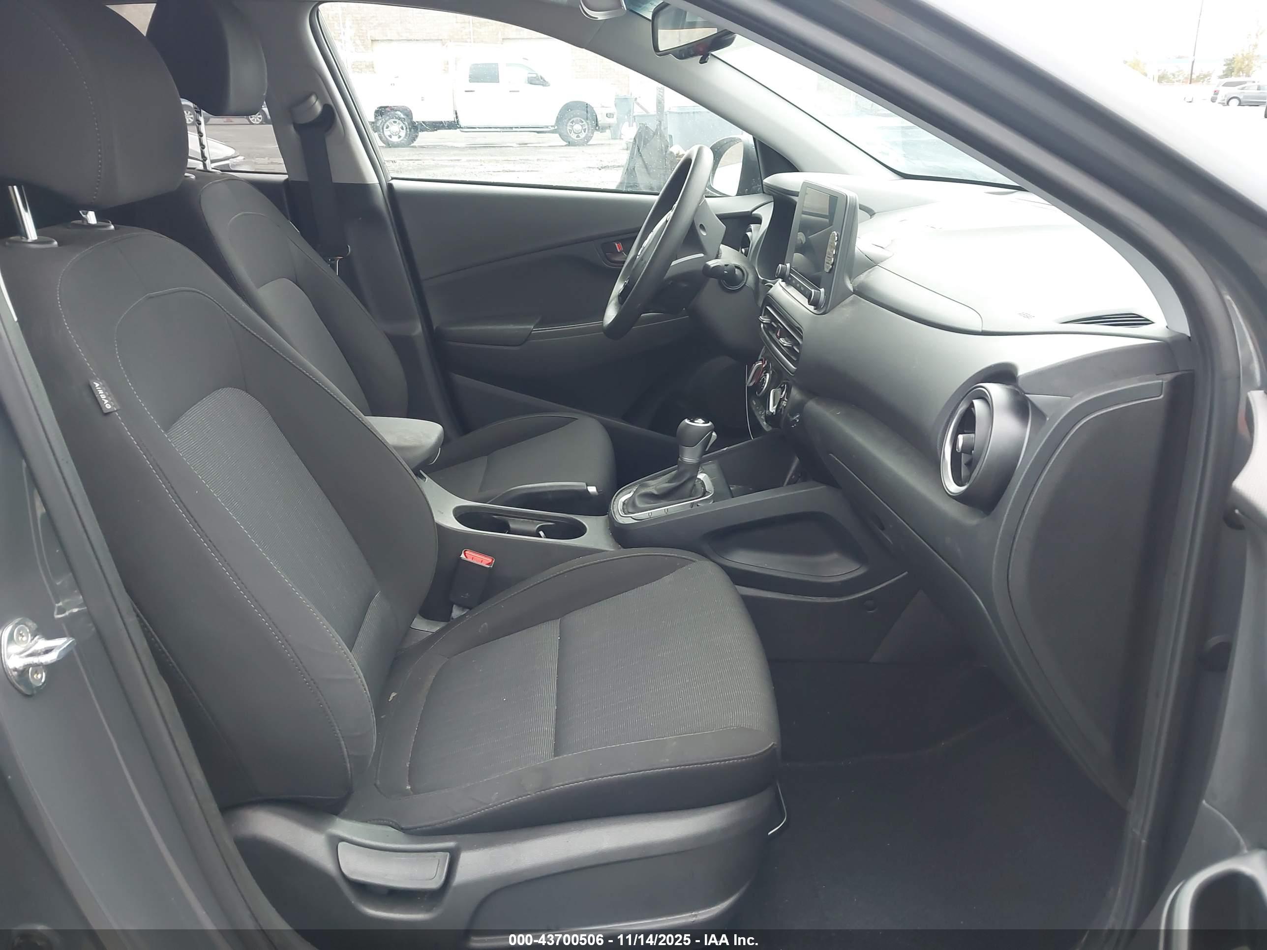 HYUNDAI KONA image 5
