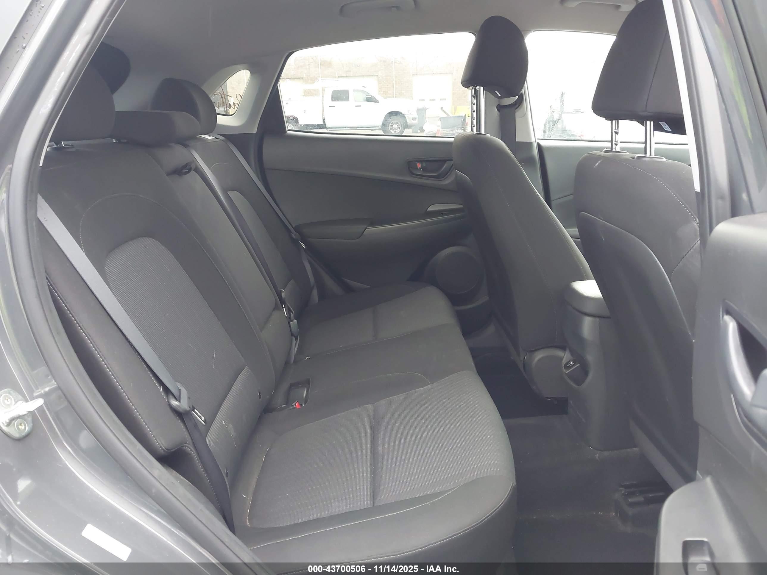 HYUNDAI KONA image 8