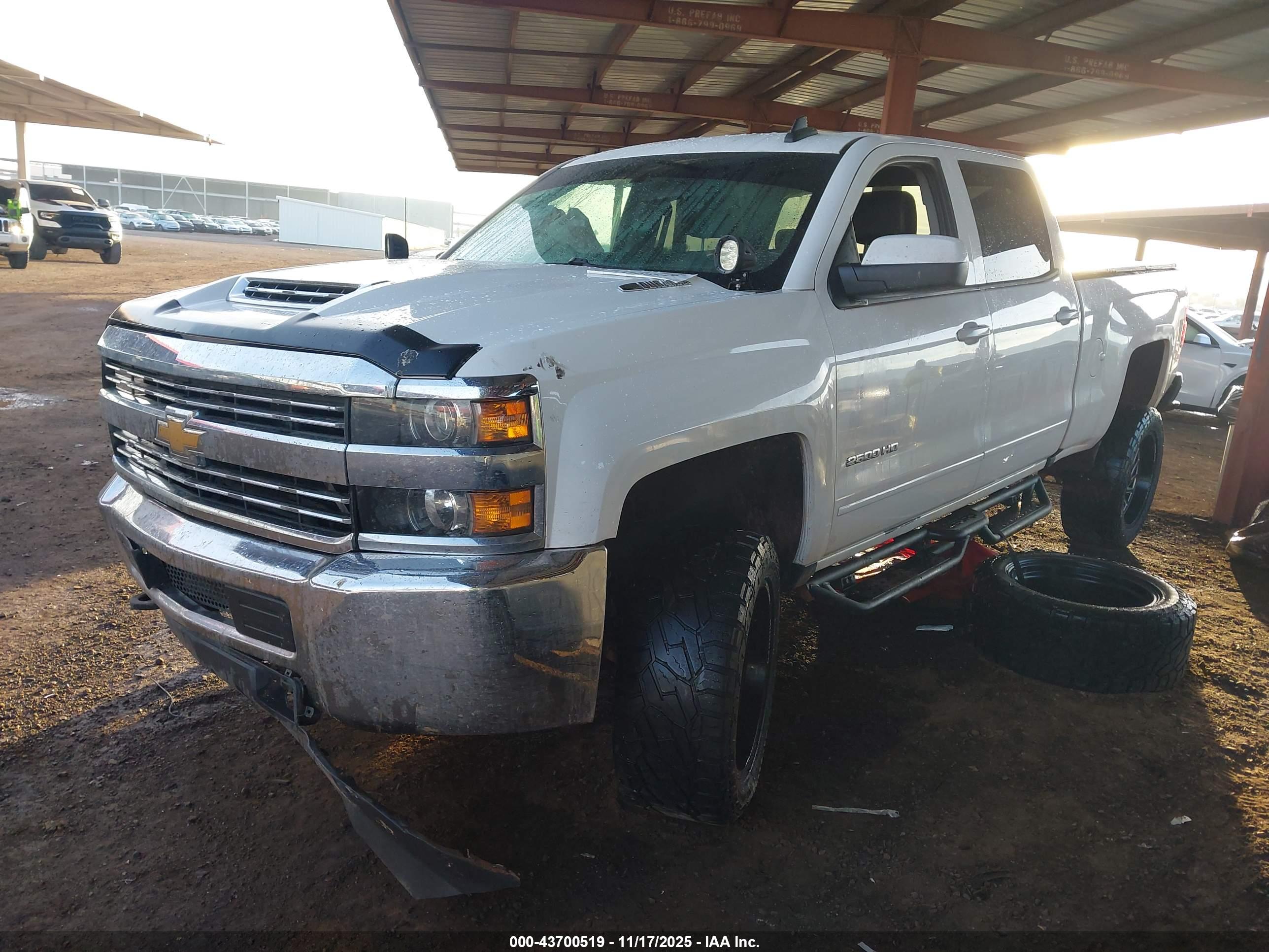 CHEVROLET SILVERADO image 2