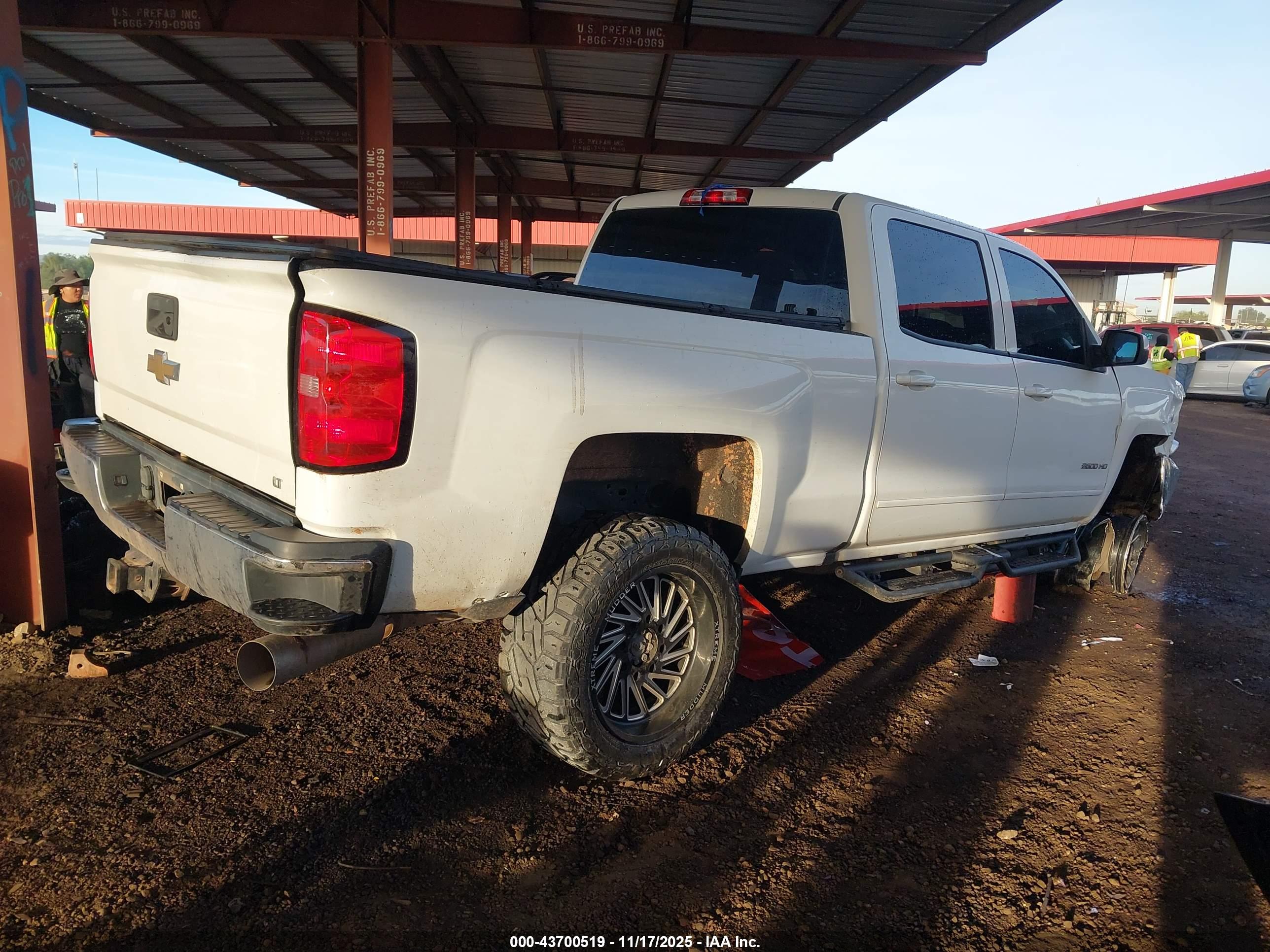 CHEVROLET SILVERADO image 4