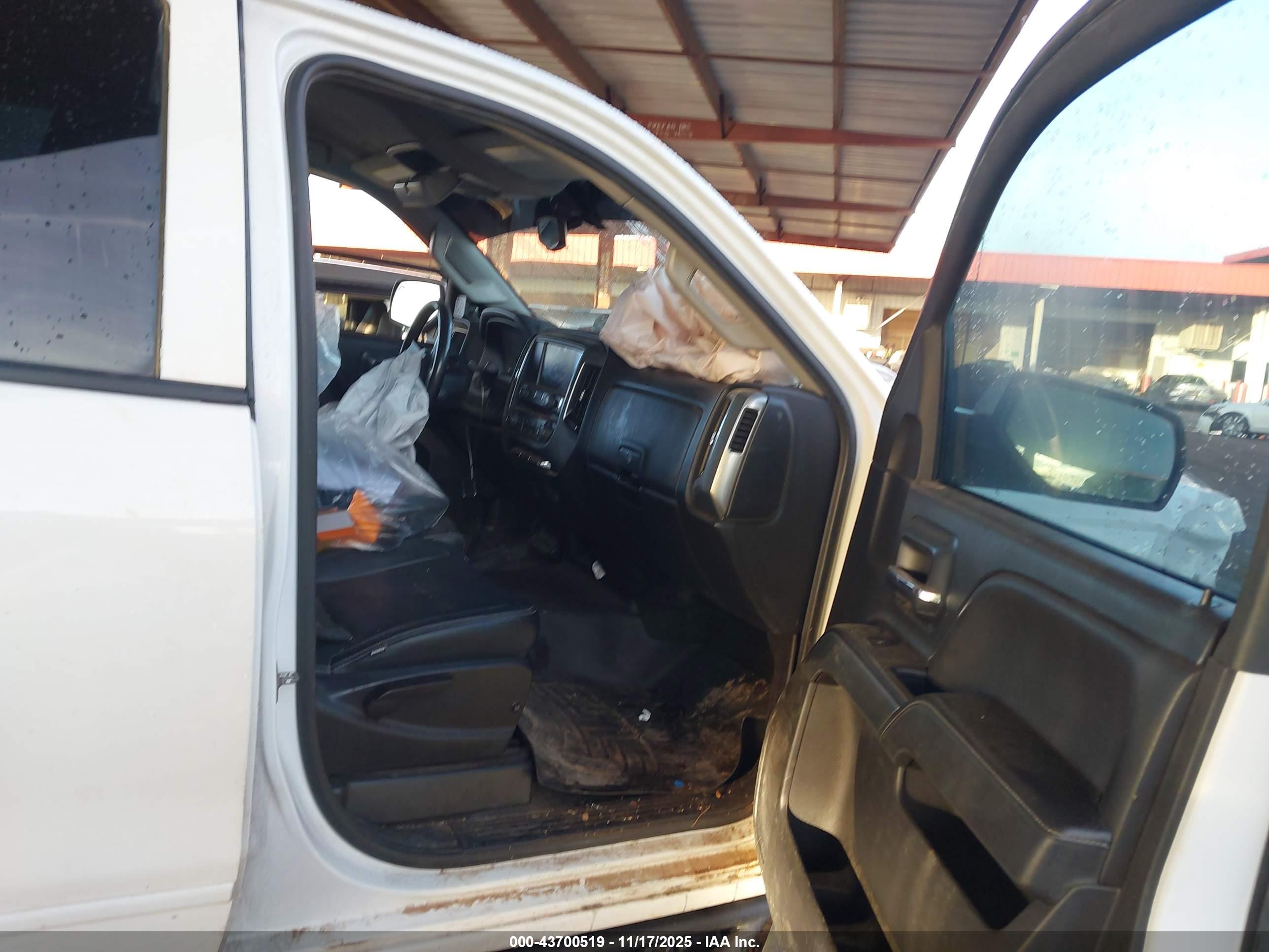 CHEVROLET SILVERADO image 5