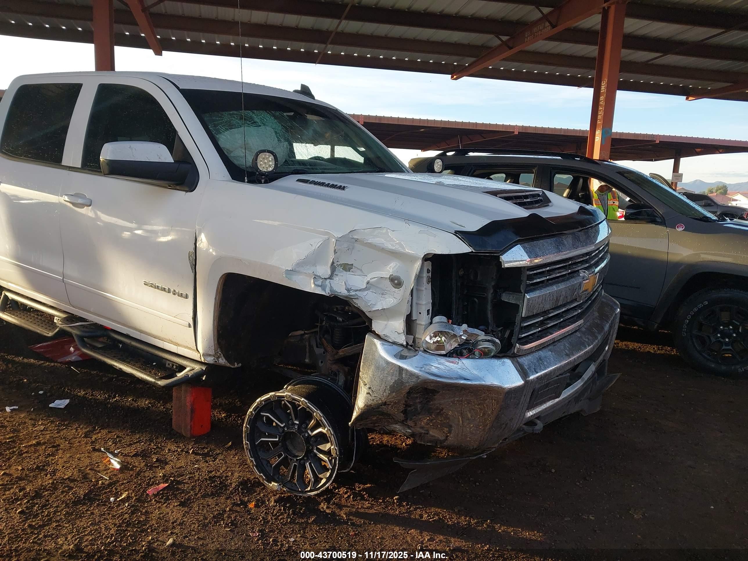 CHEVROLET SILVERADO image 6