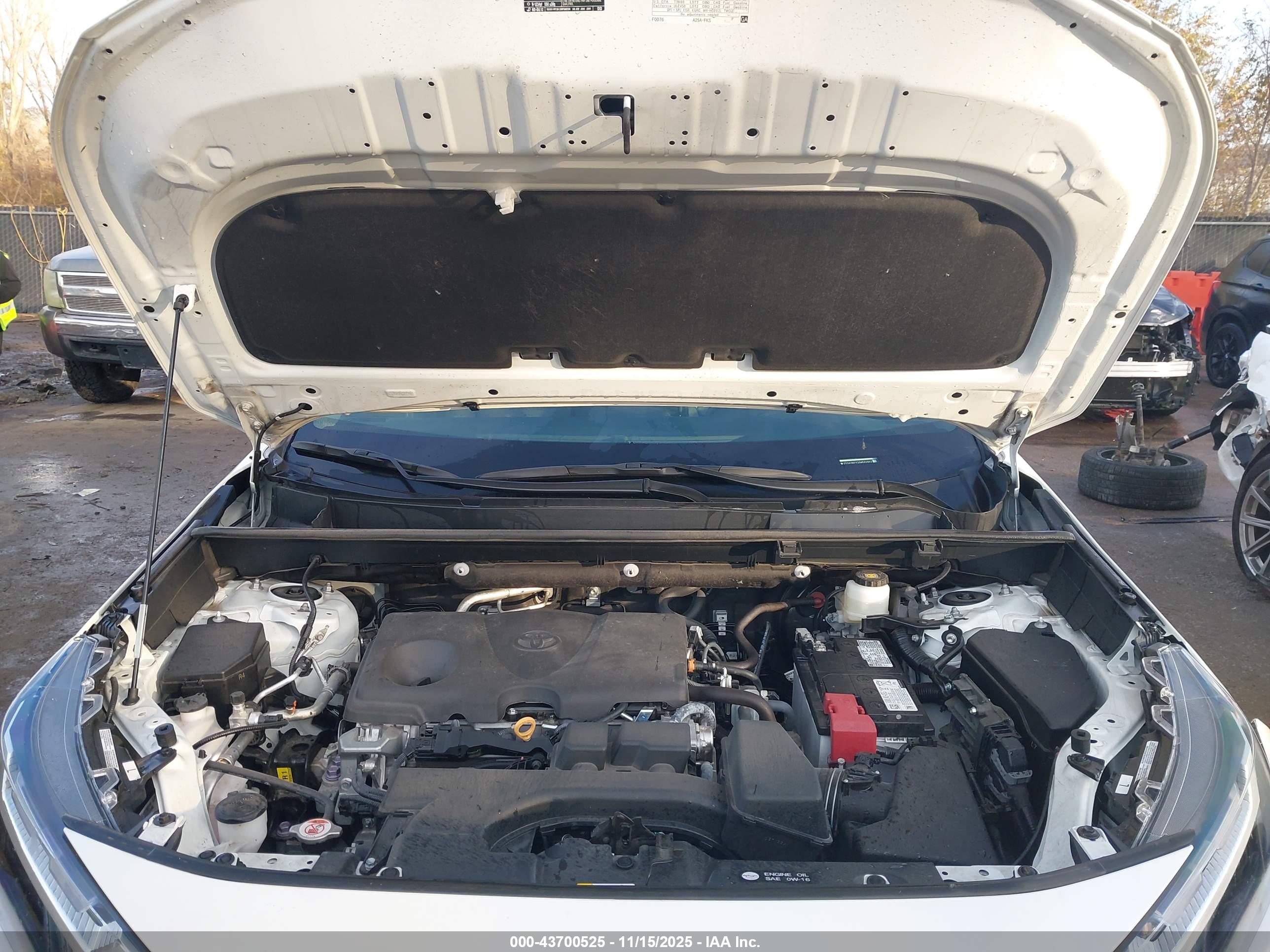 TOYOTA RAV4 image 10