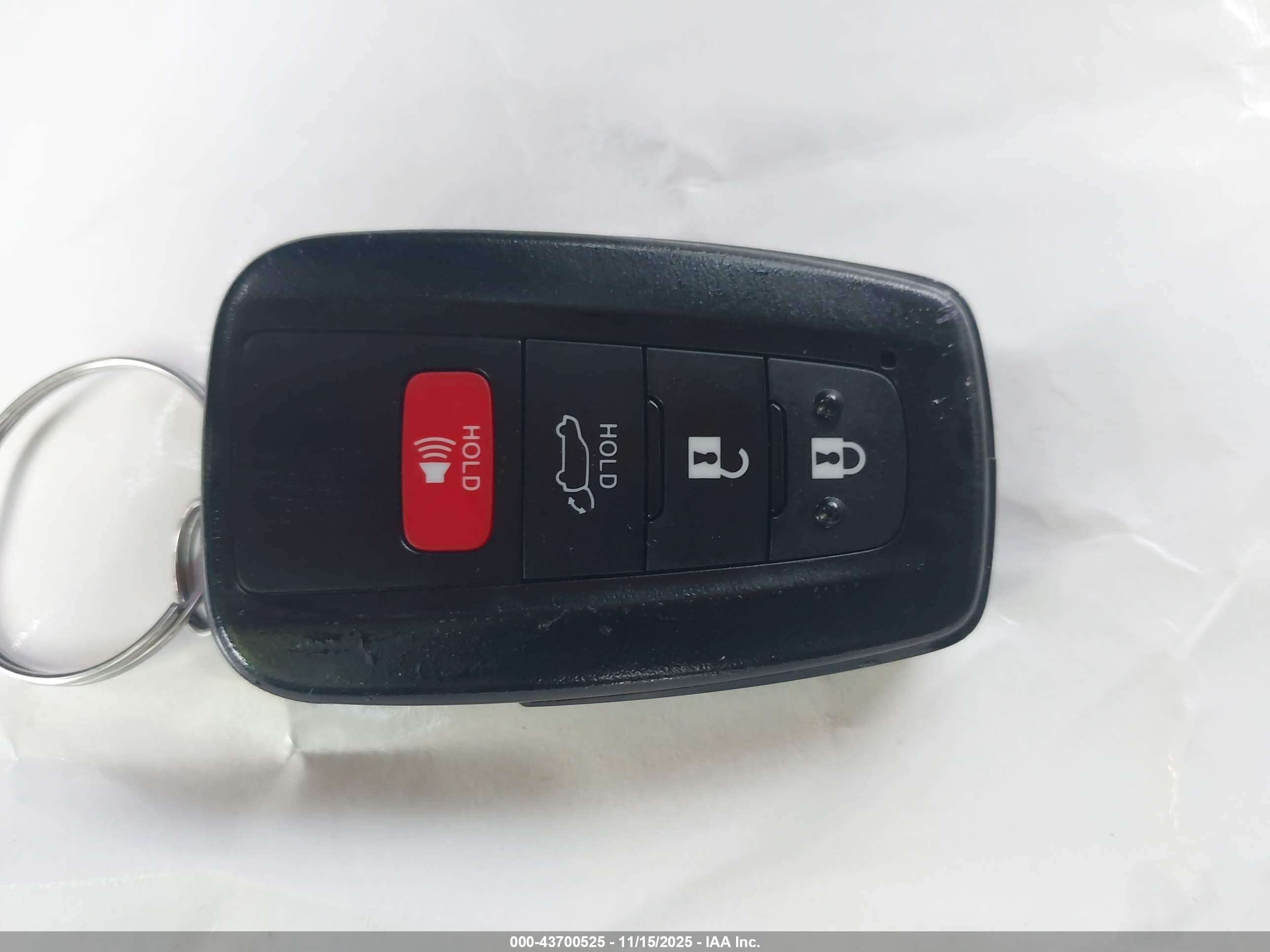 TOYOTA RAV4 image 11