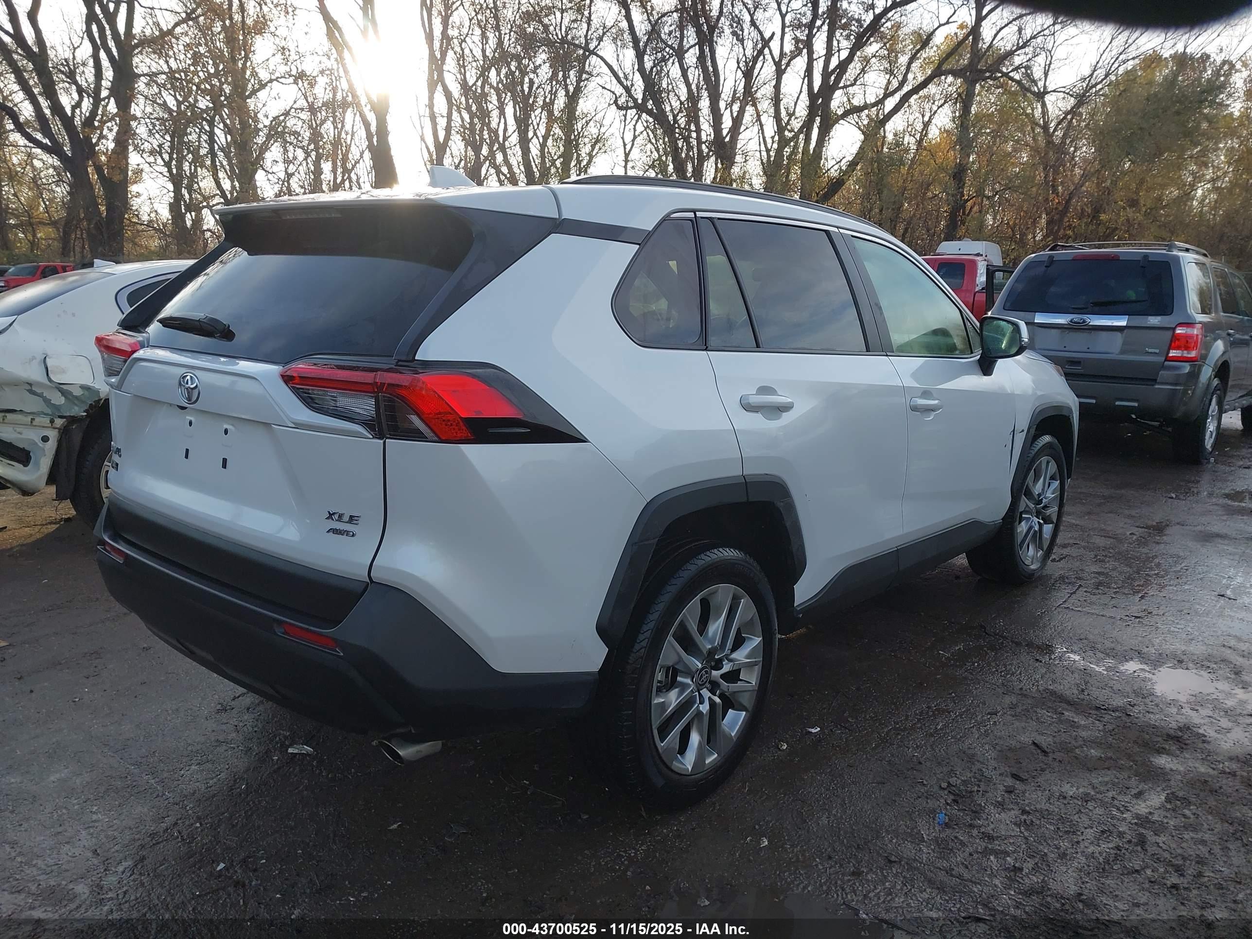 TOYOTA RAV4 image 4