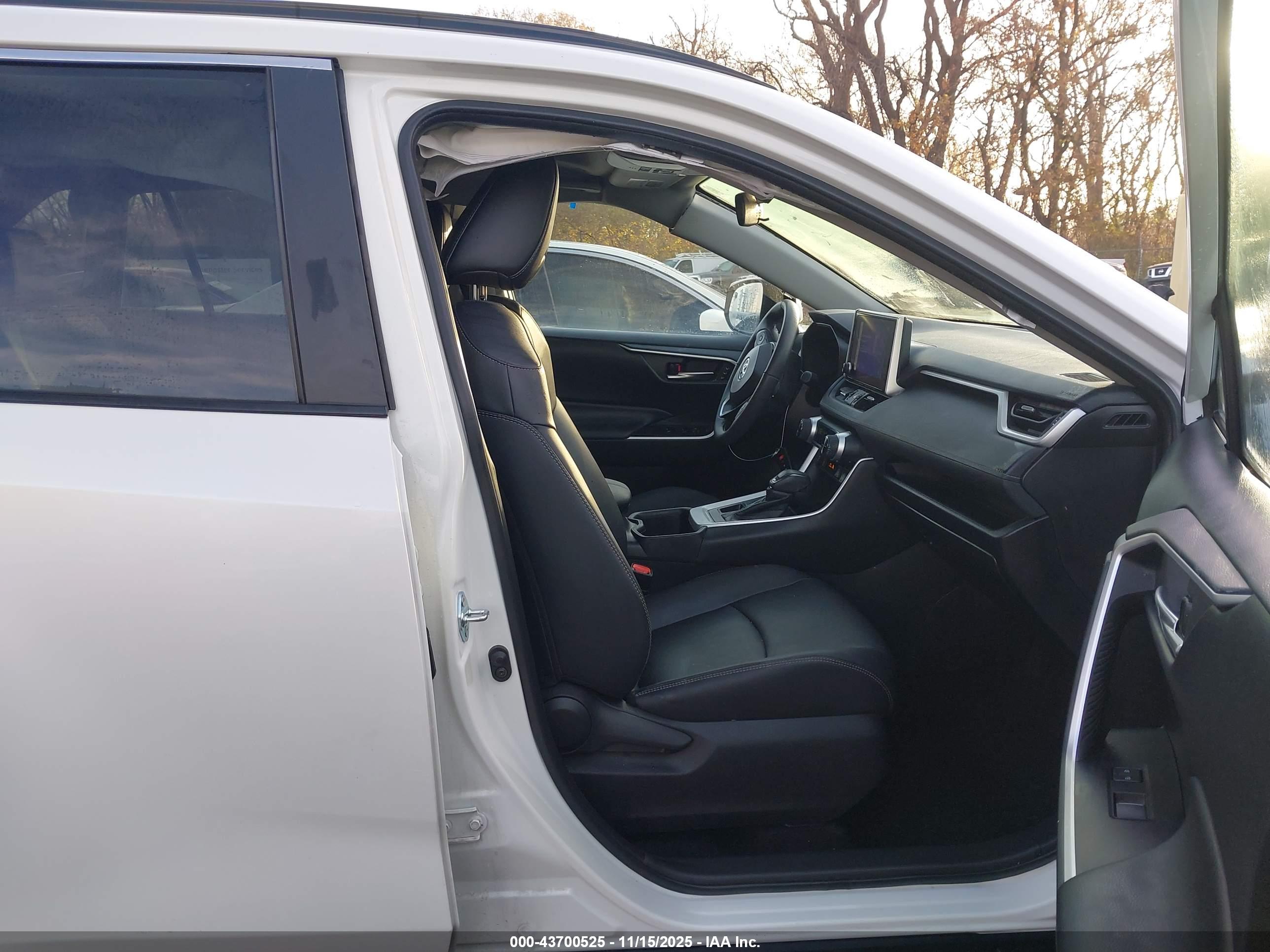 TOYOTA RAV4 image 5
