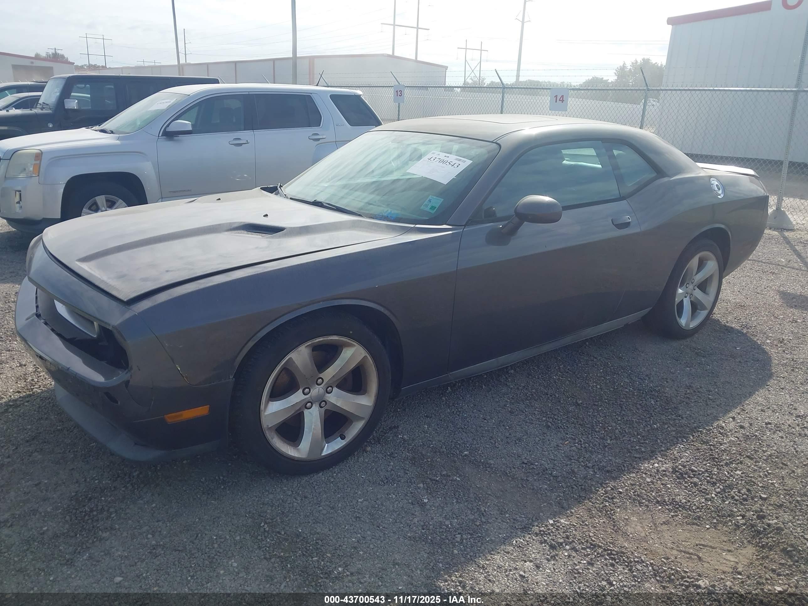 DODGE CHALLENGER image 2