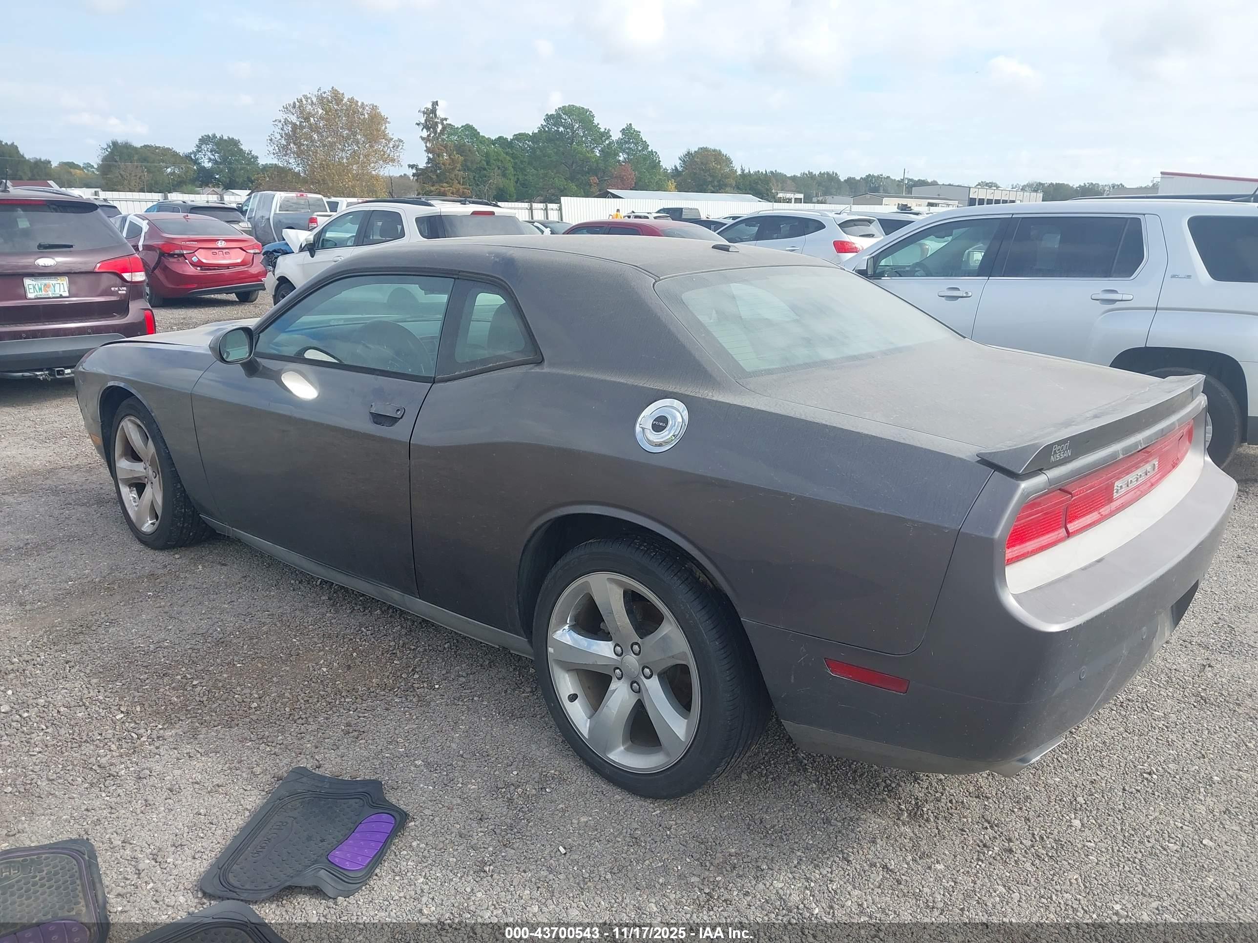 DODGE CHALLENGER image 3