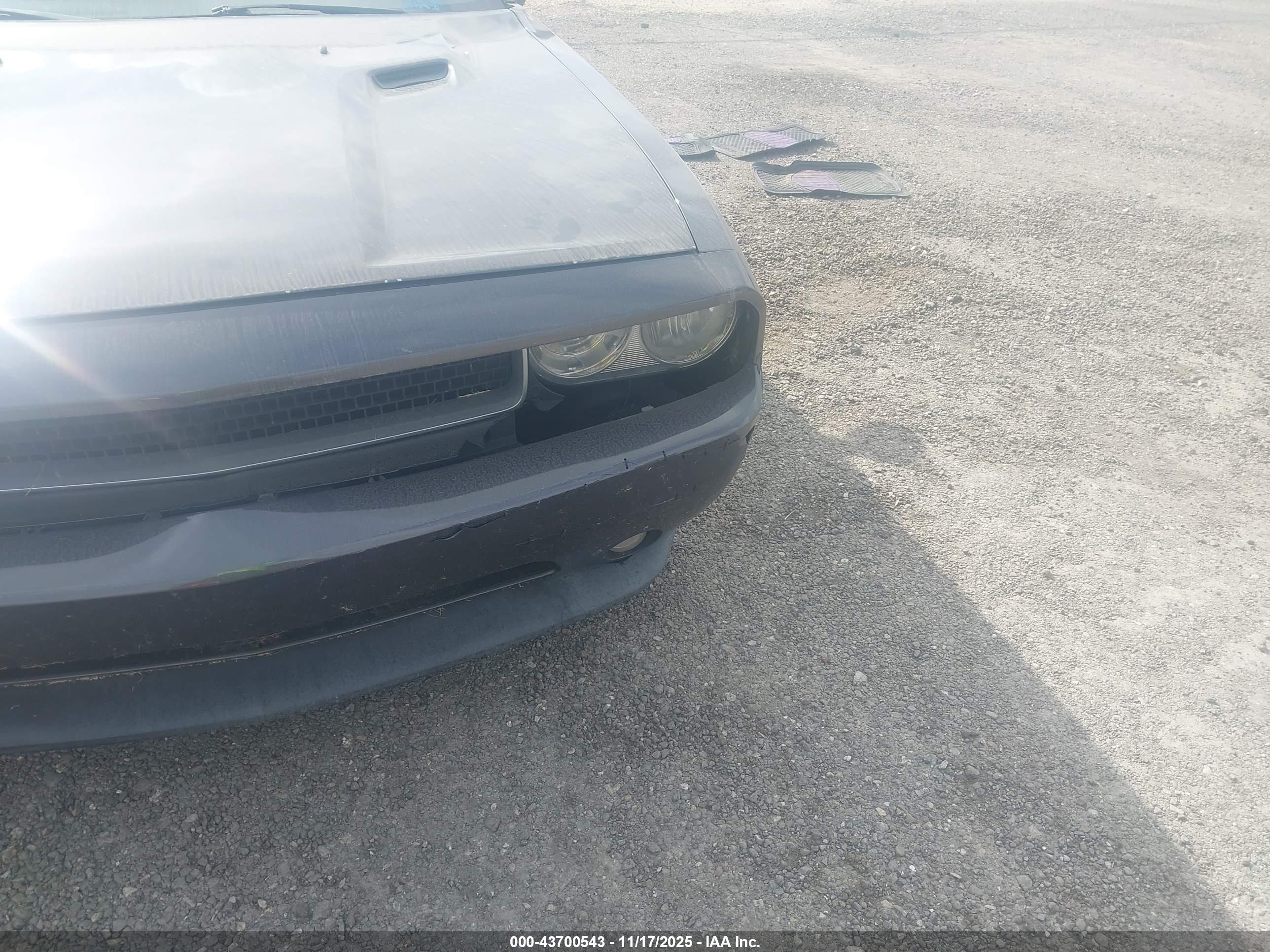 DODGE CHALLENGER image 6